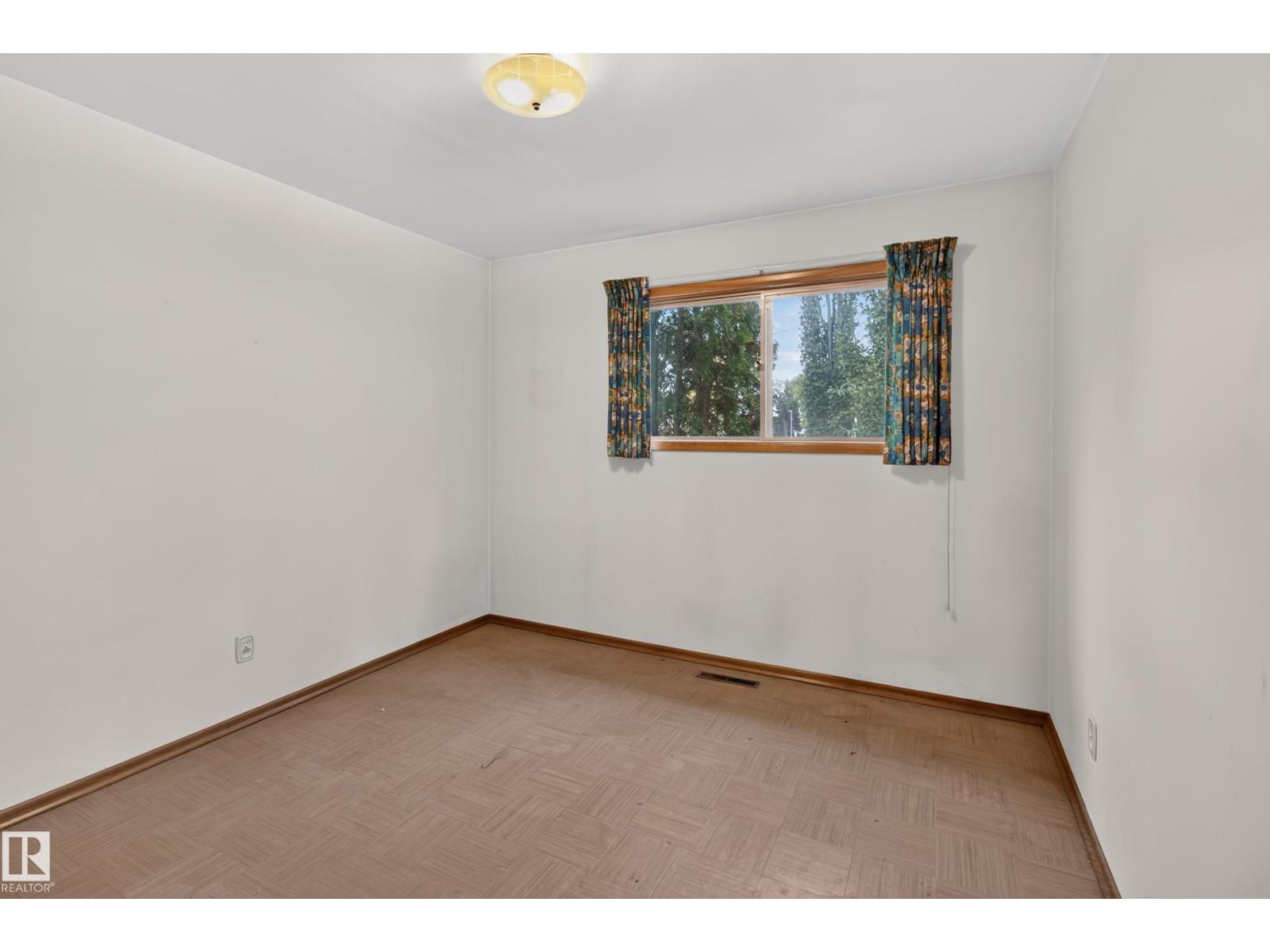 6321 104 Av Nw Property Photo 17