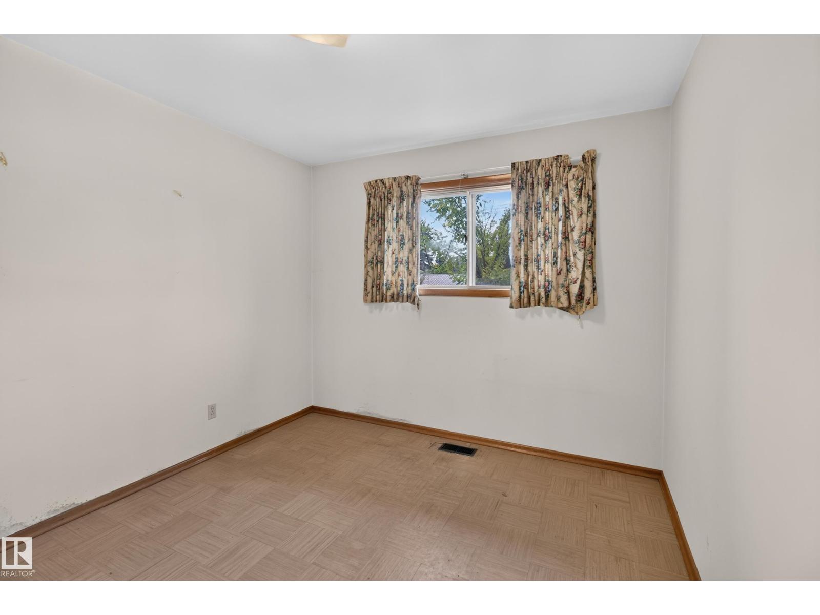 6321 104 Av Nw Property Photo 19
