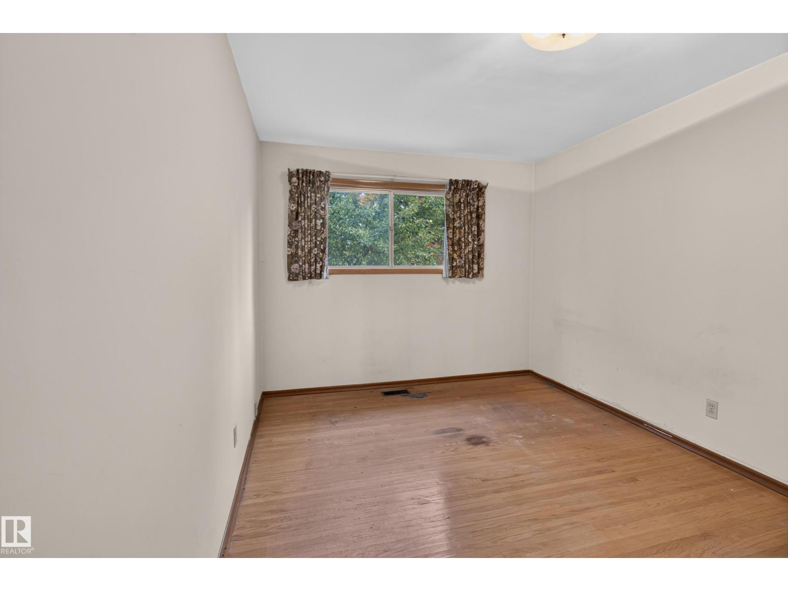 6321 104 Av Nw Property Photo 21
