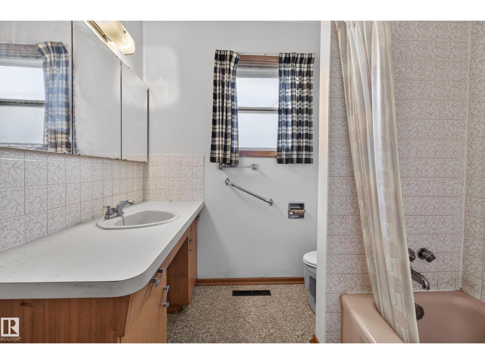 6321 104 Av Nw Property Photo 22