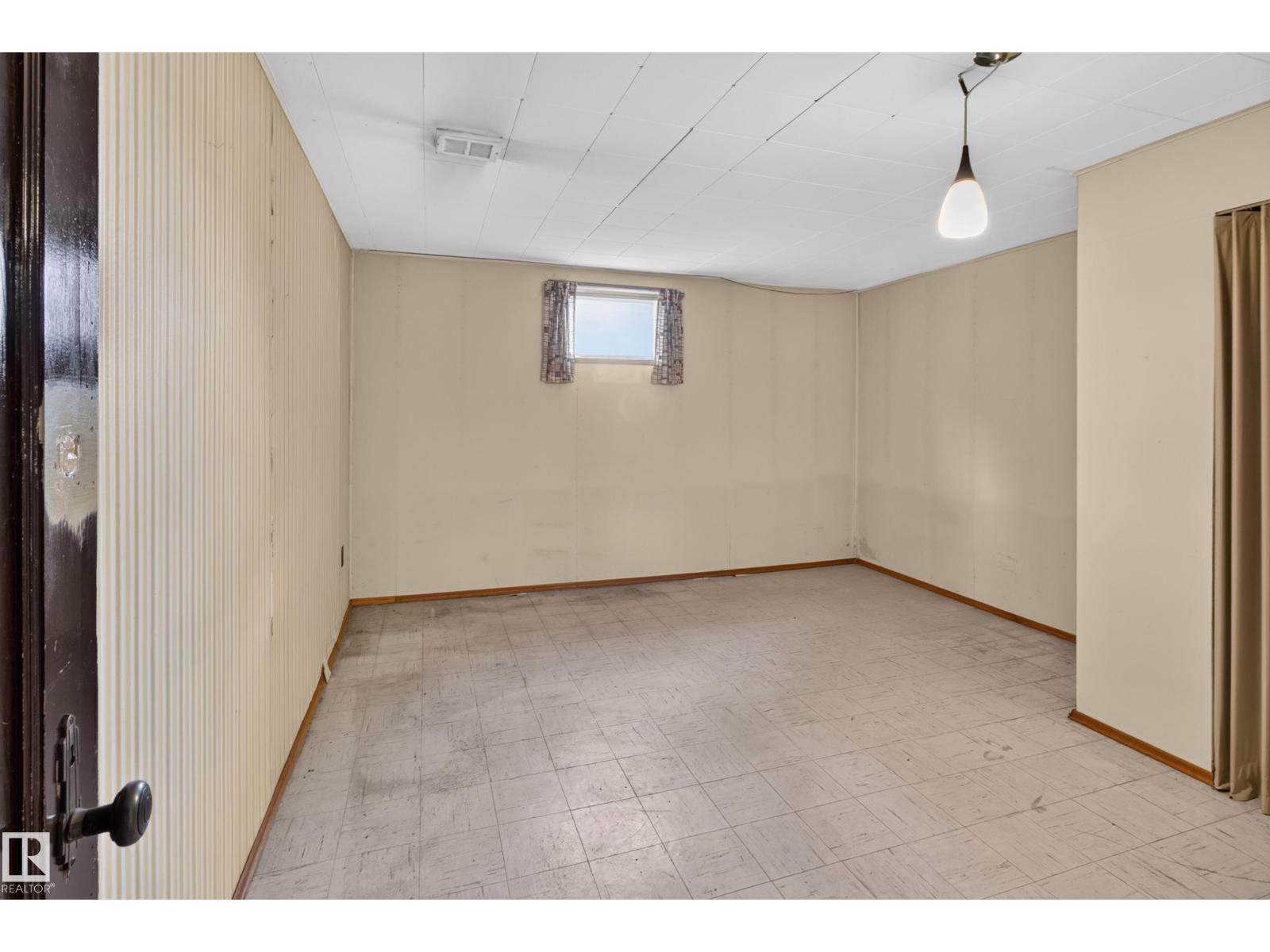 6321 104 Av Nw Property Photo 25