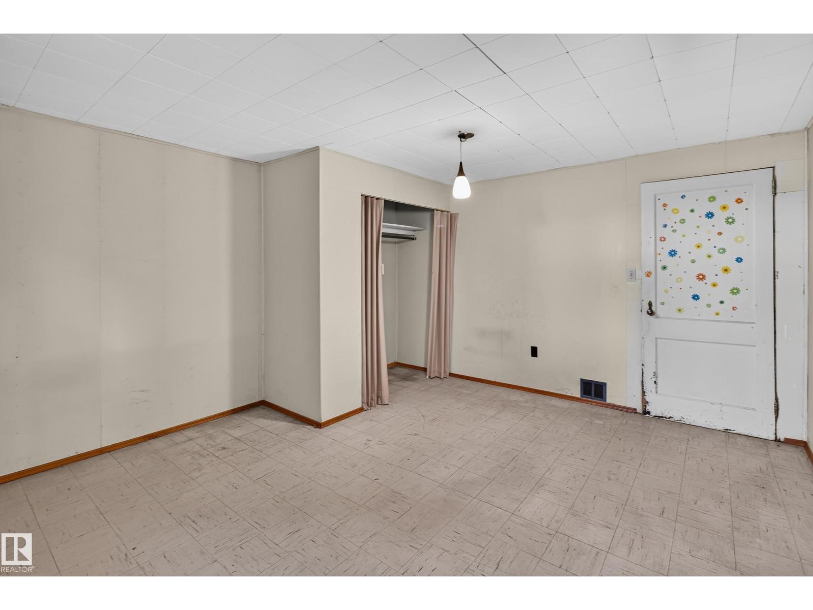 6321 104 Av Nw Property Photo 26