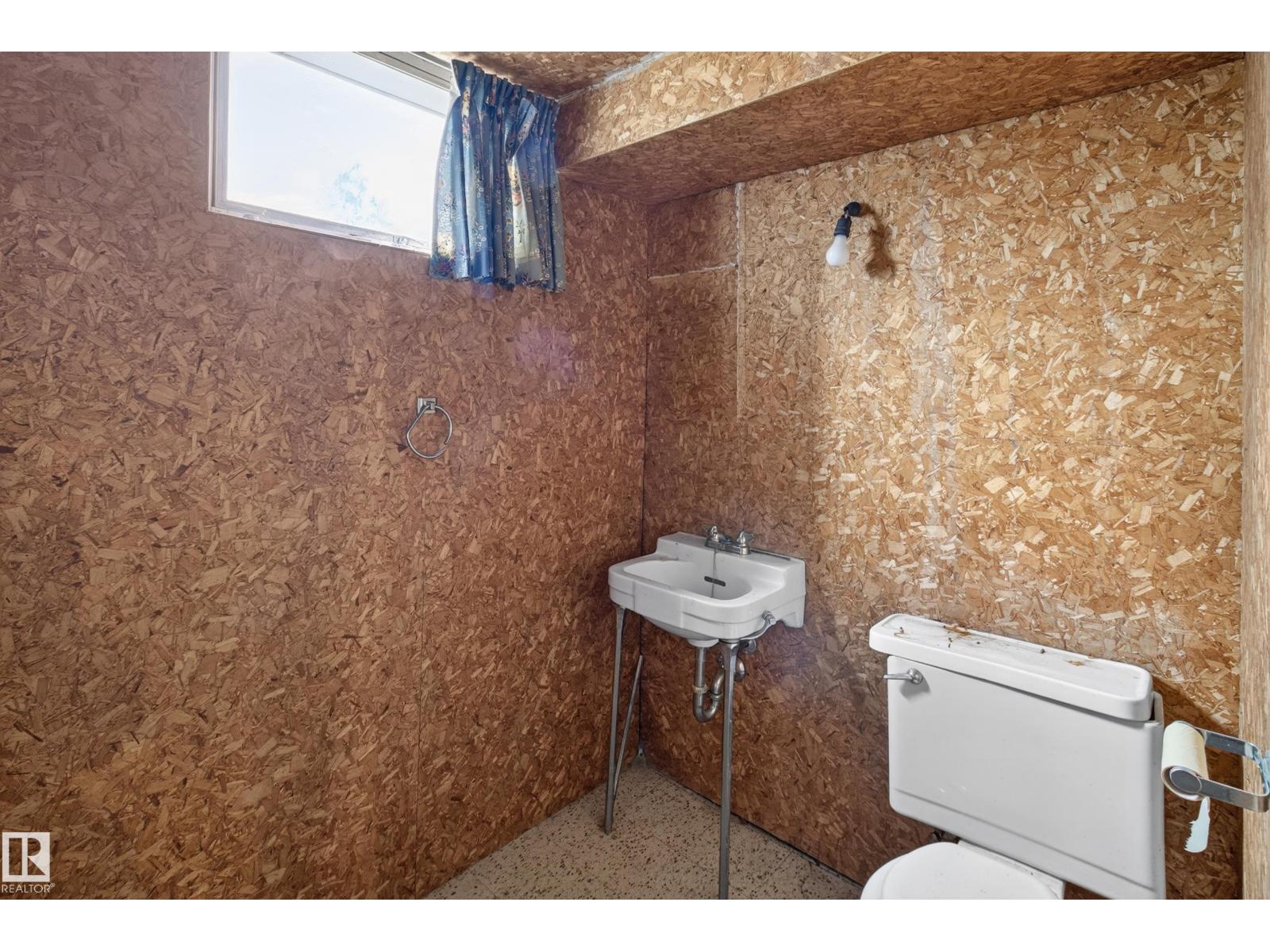 6321 104 Av Nw Property Photo 31