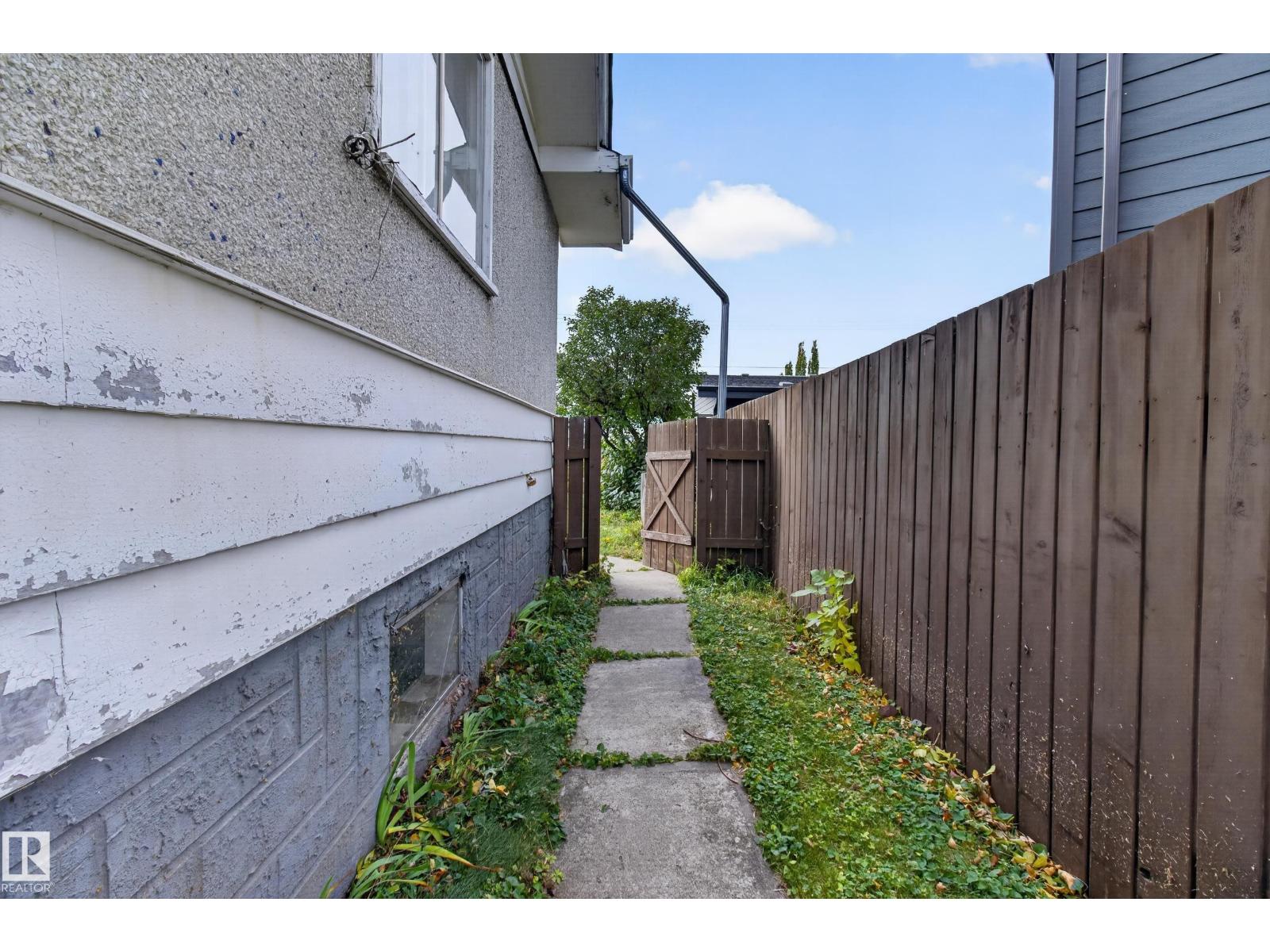 6321 104 Av Nw Property Photo 33
