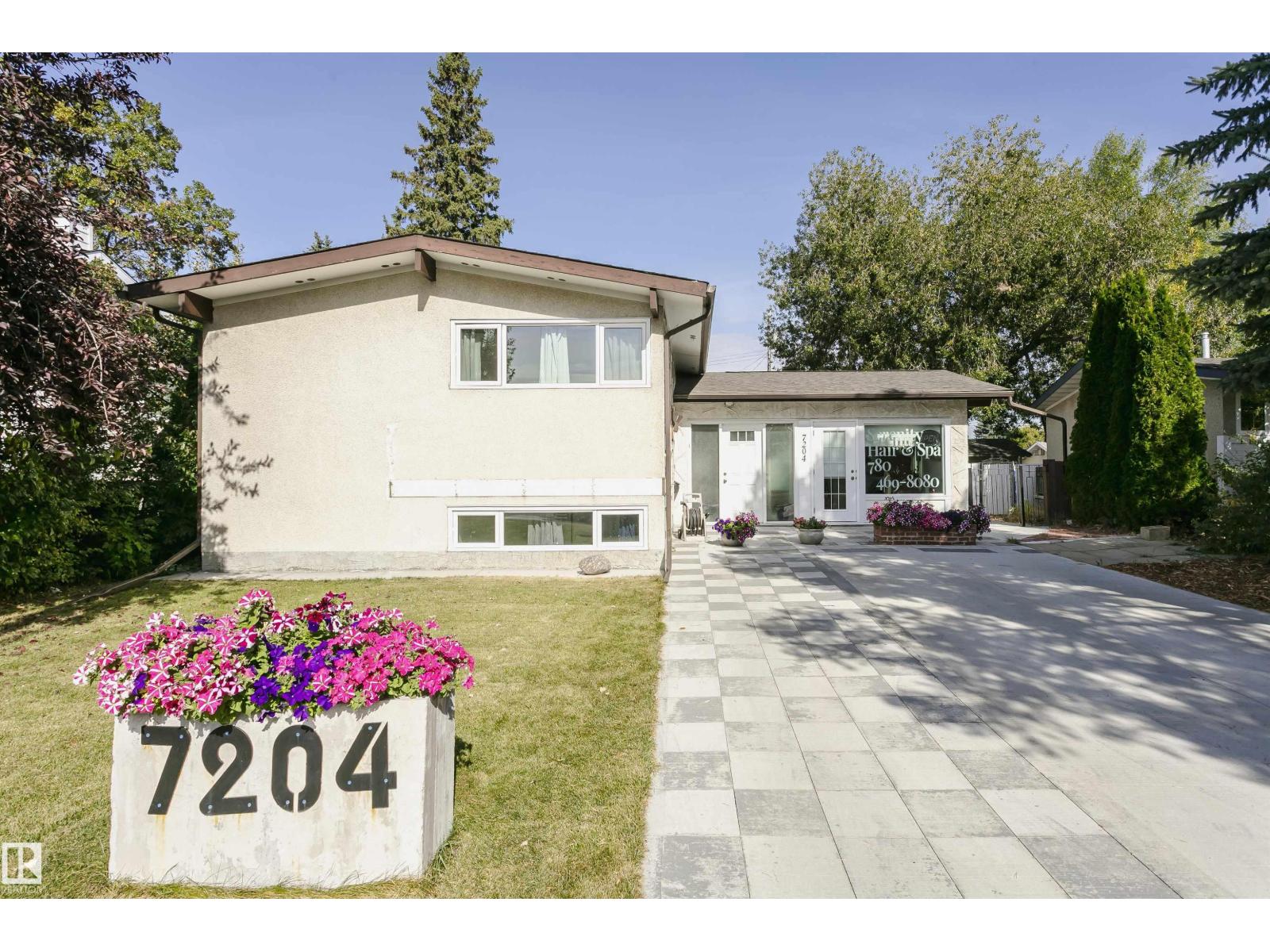 7204 92b Av Nw Property Photo 4