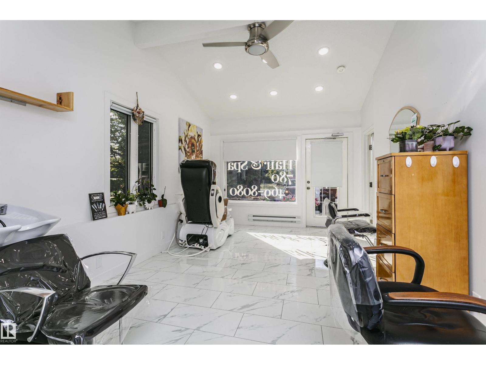 7204 92b Av Nw Property Photo 10