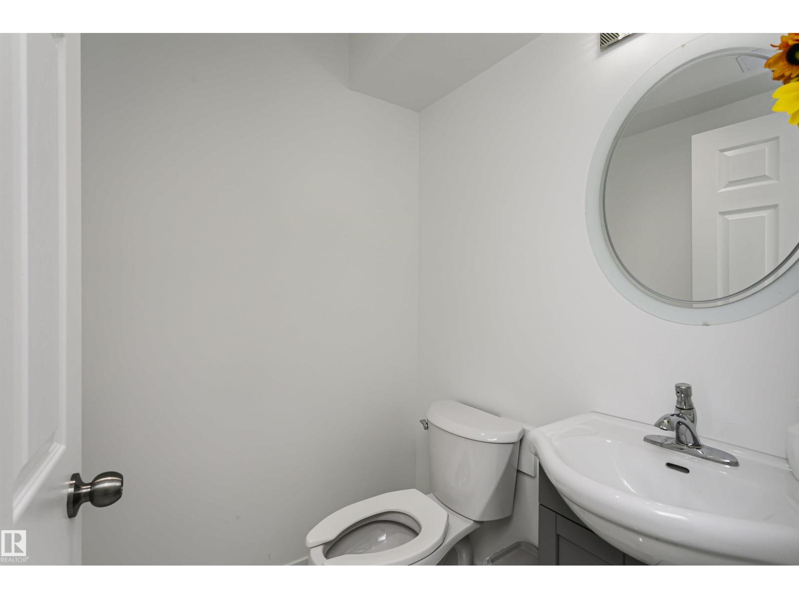 7204 92b Av Nw Property Photo 13