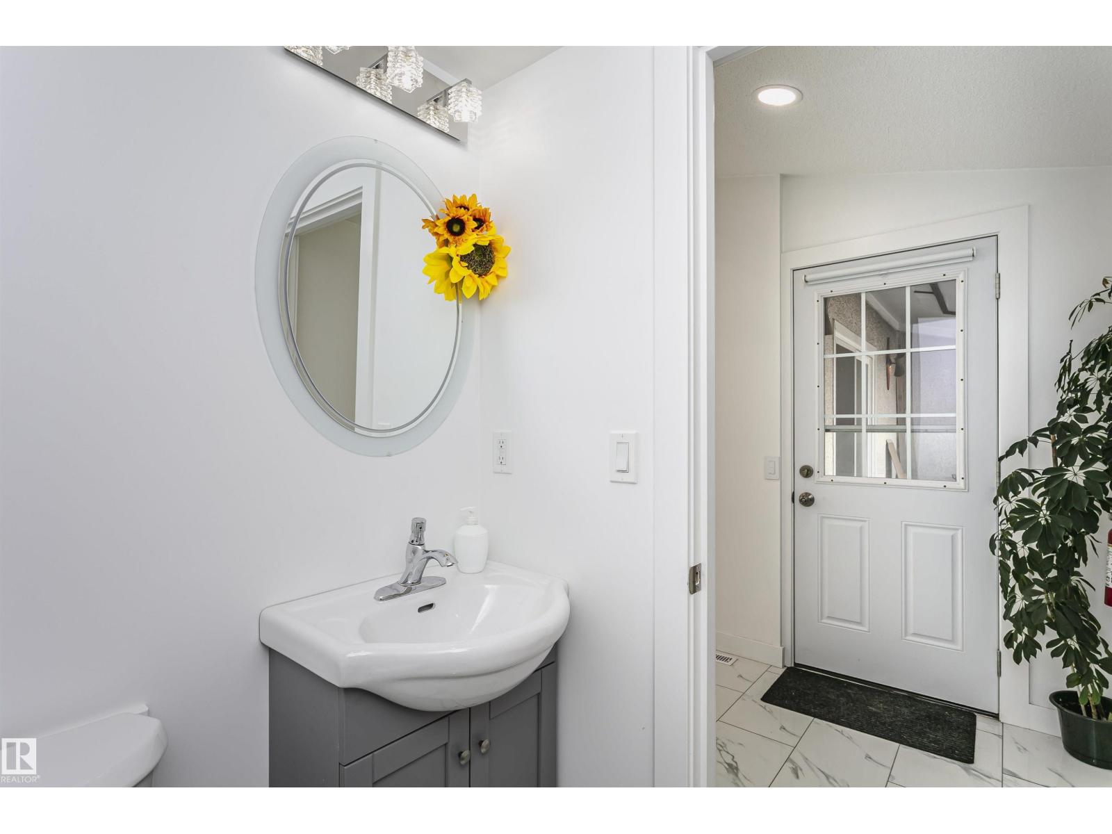 7204 92b Av Nw Property Photo 14