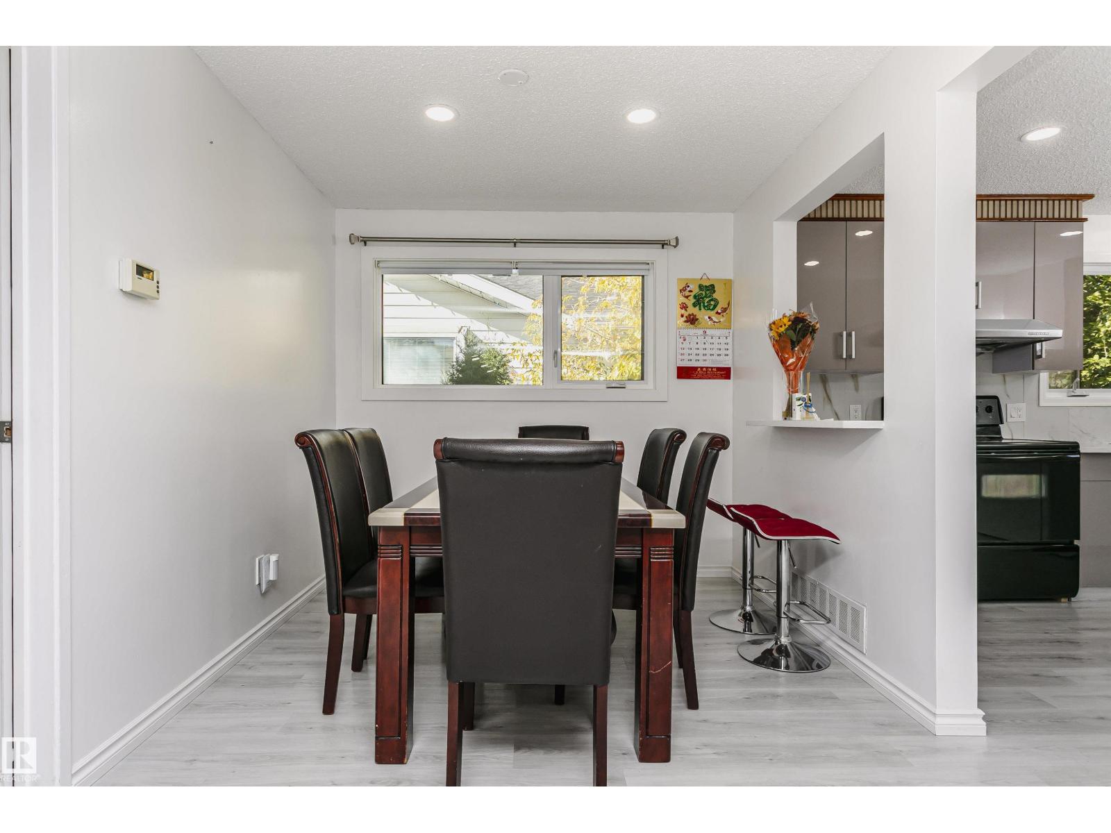7204 92b Av Nw Property Photo 18