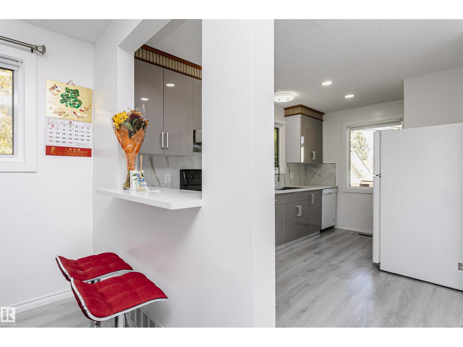 7204 92b Av Nw Property Photo 23