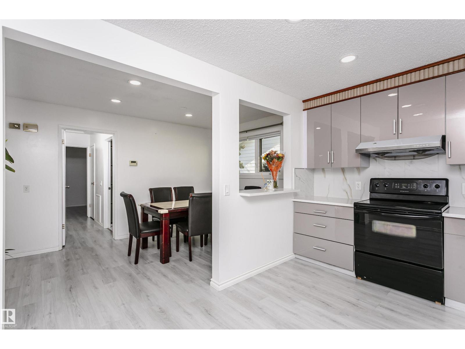 7204 92b Av Nw Property Photo 24