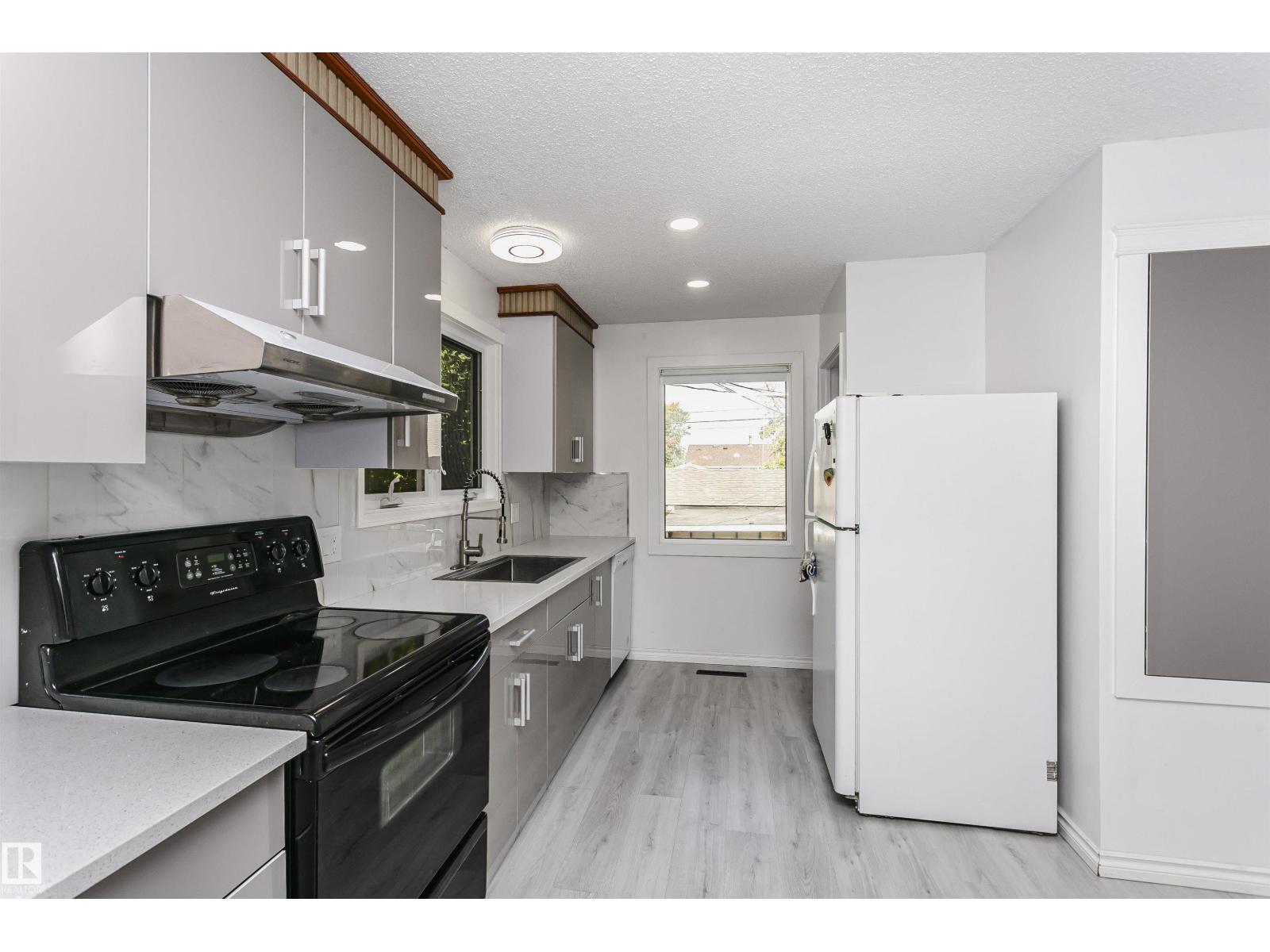 7204 92b Av Nw Property Photo 25