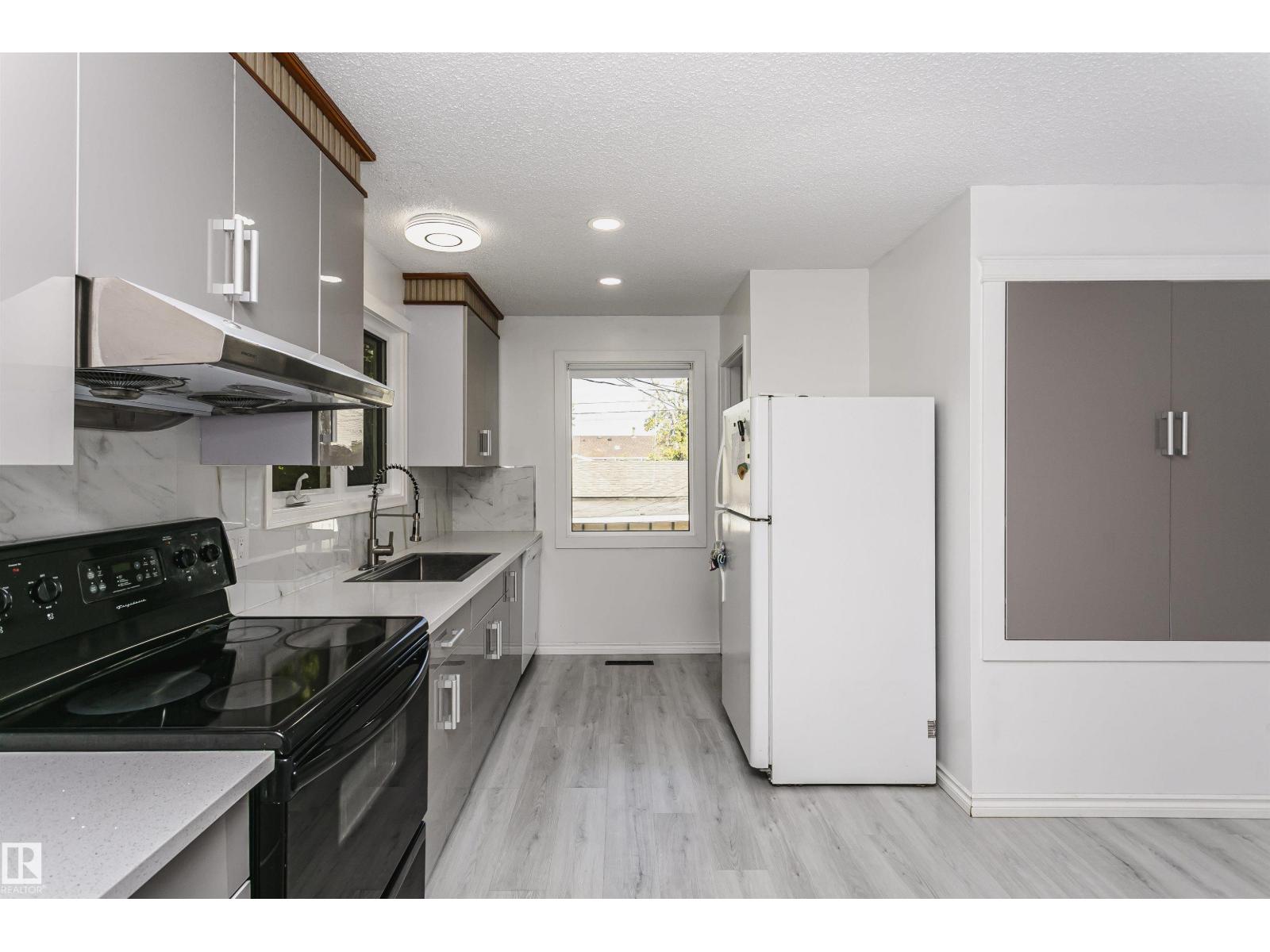 7204 92b Av Nw Property Photo 26