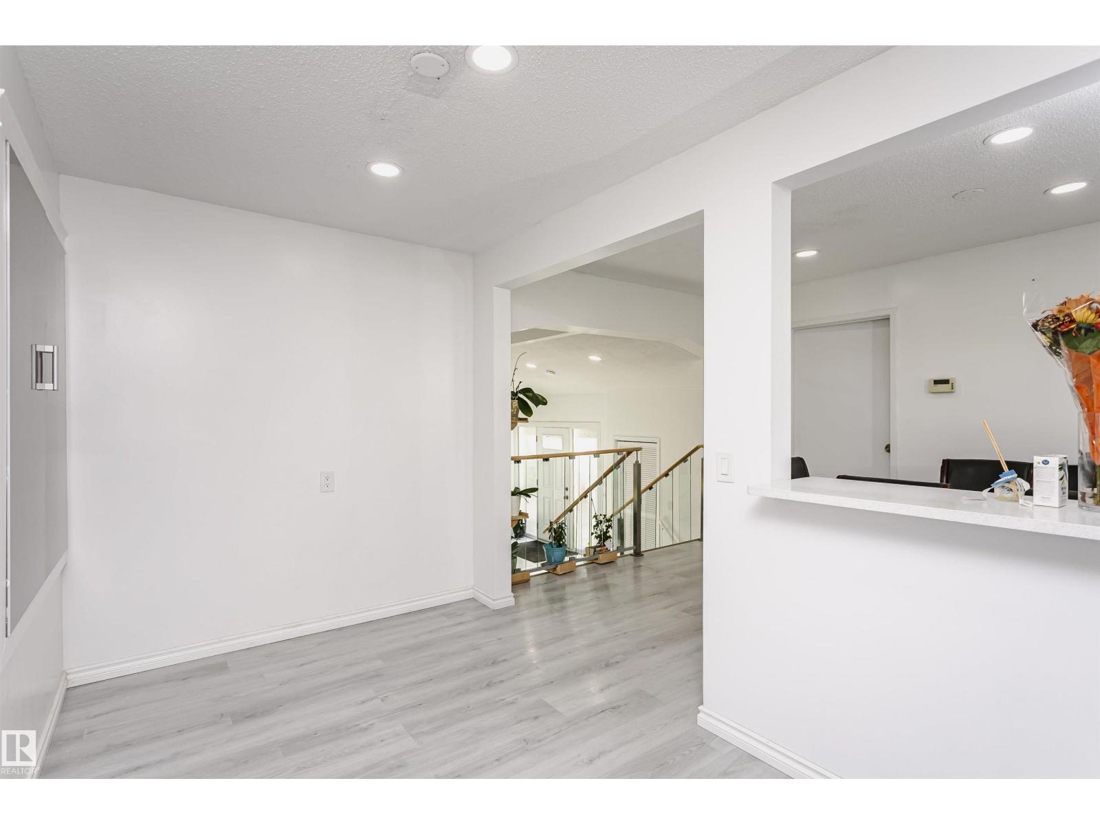 7204 92b Av Nw Property Photo 28