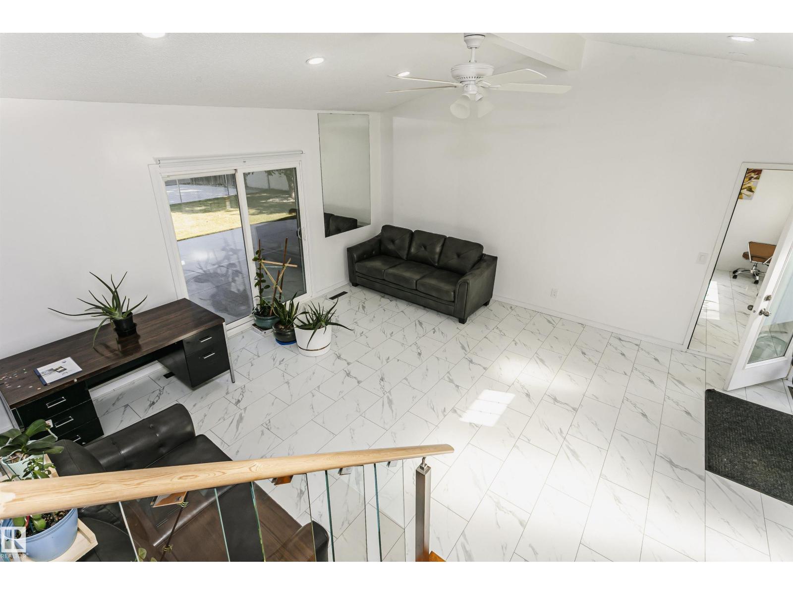 7204 92b Av Nw Property Photo 29