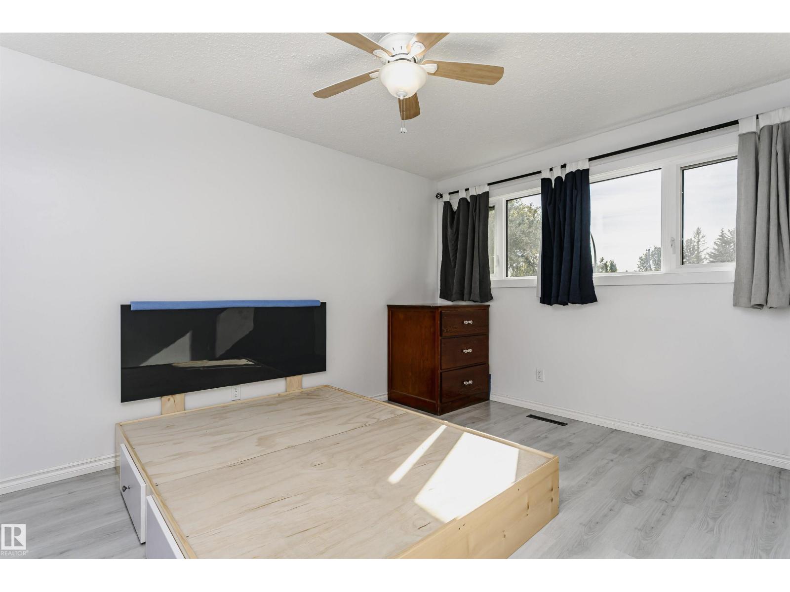 7204 92b Av Nw Property Photo 30