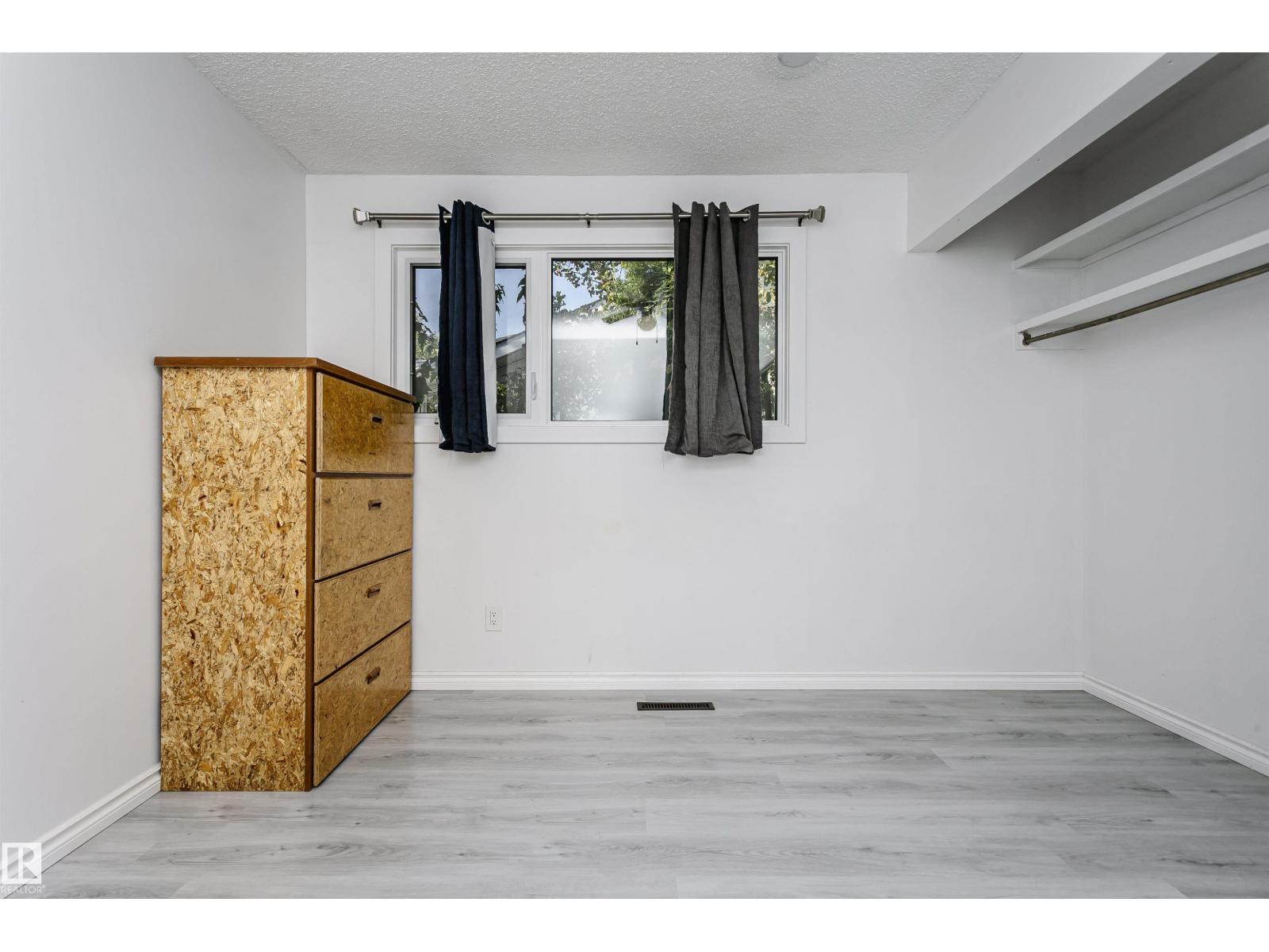 7204 92b Av Nw Property Photo 33
