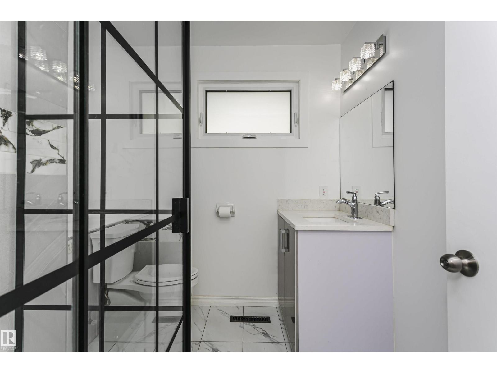 7204 92b Av Nw Property Photo 34
