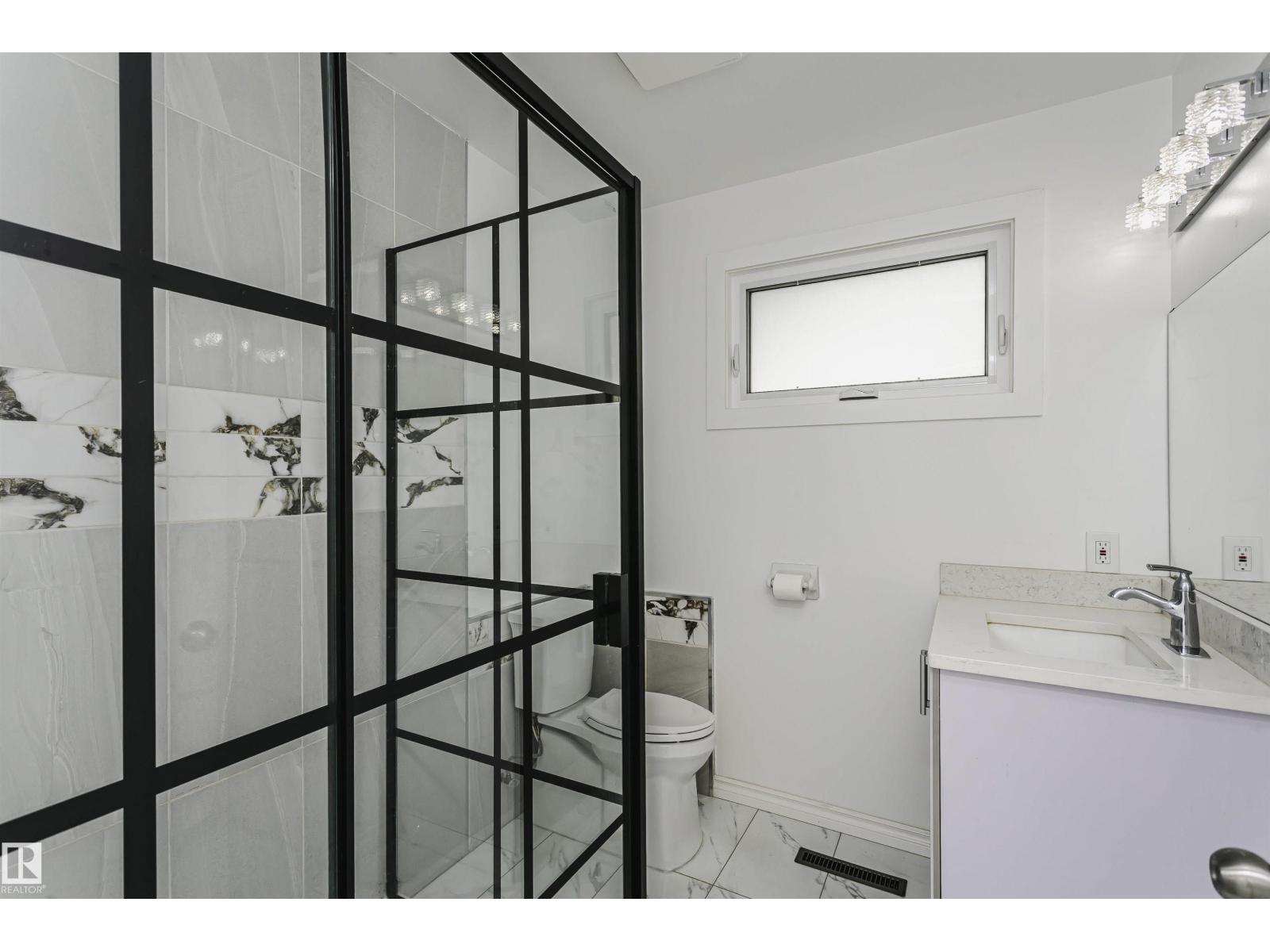 7204 92b Av Nw Property Photo 35