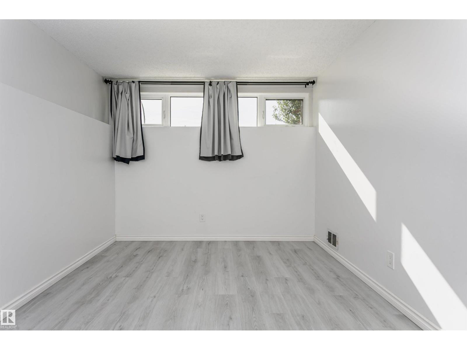 7204 92b Av Nw Property Photo 37