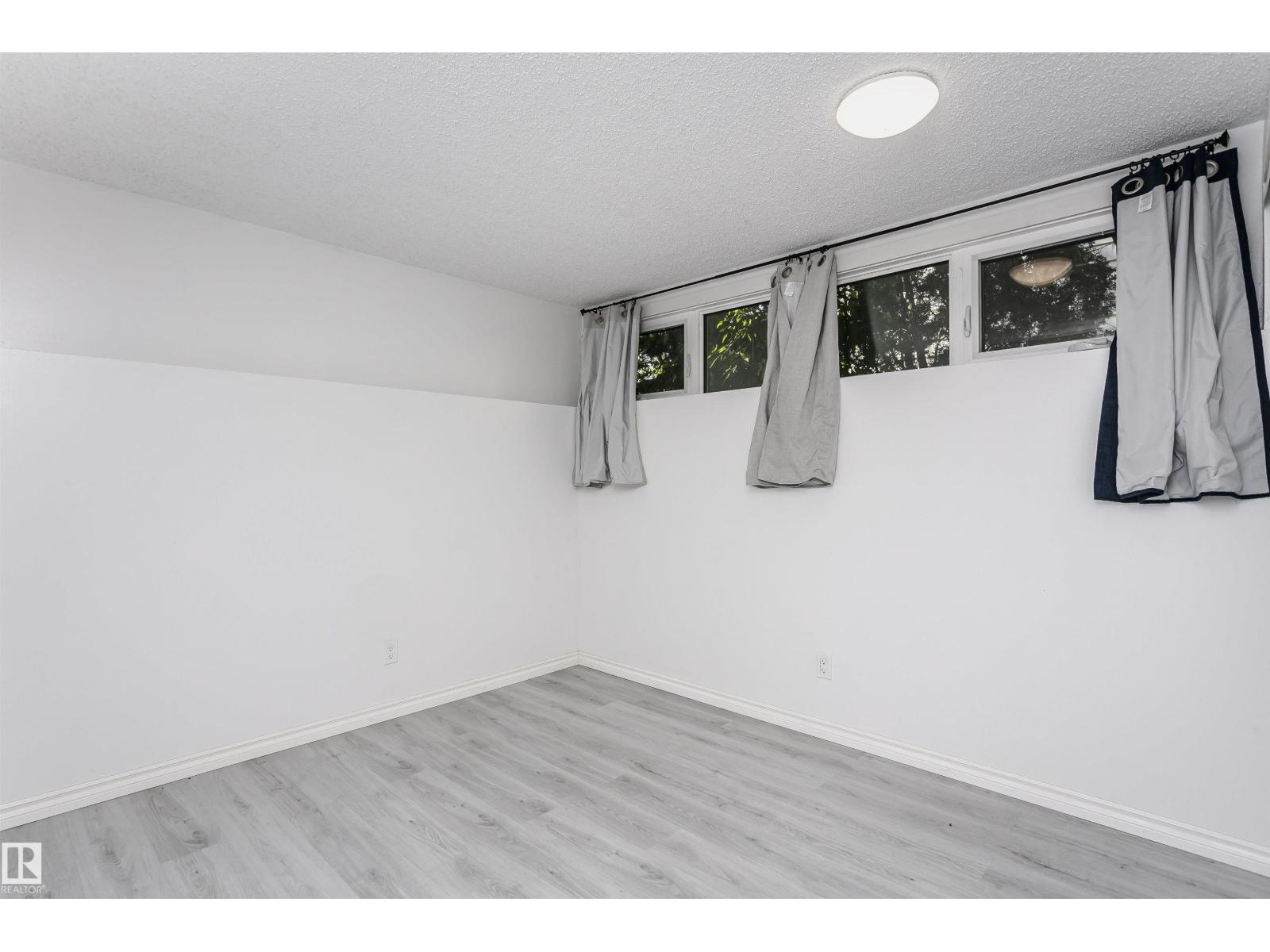 7204 92b Av Nw Property Photo 39