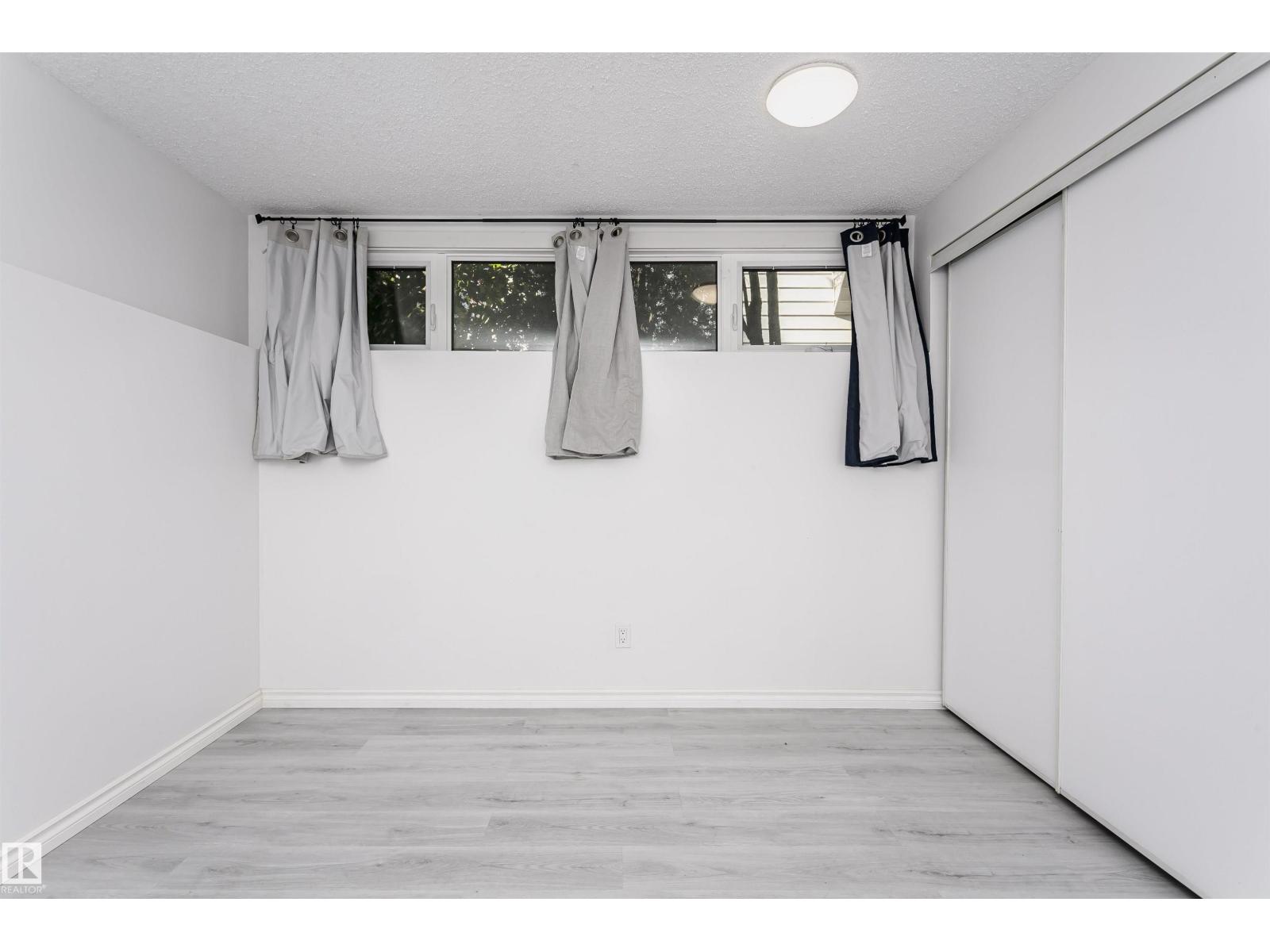 7204 92b Av Nw Property Photo 40