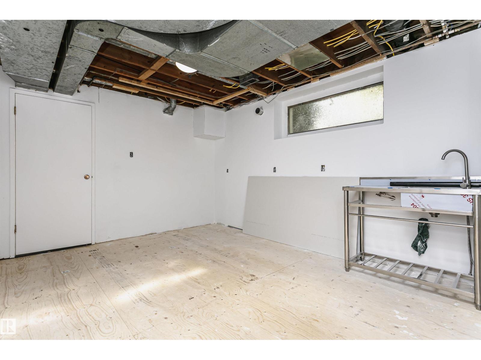 7204 92b Av Nw Property Photo 45