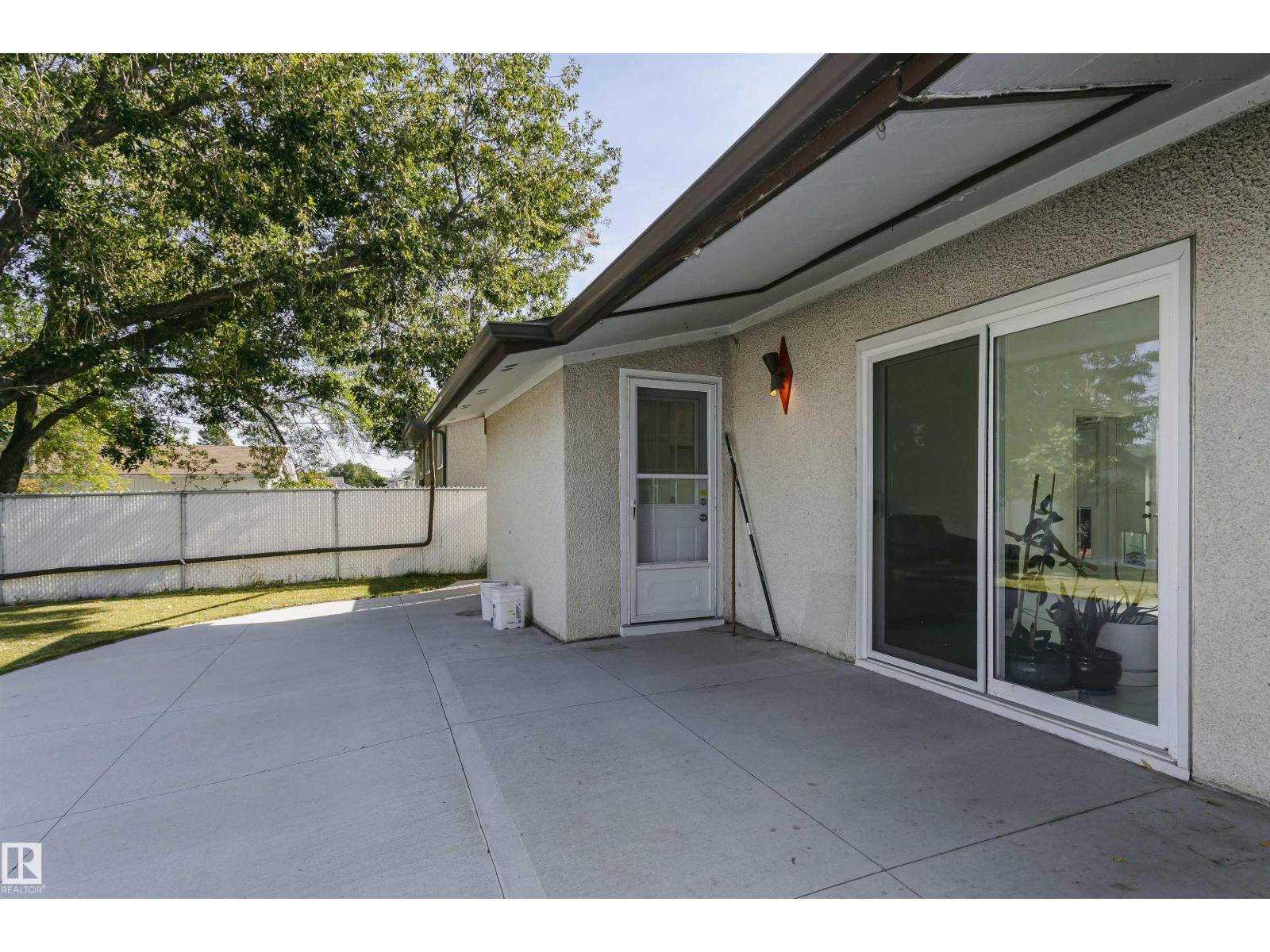 7204 92b Av Nw Property Photo 48