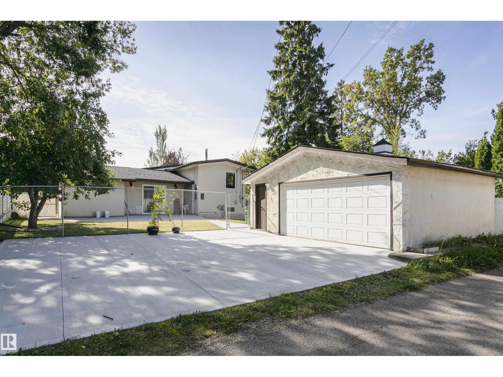 7204 92b Av Nw Property Photo 53