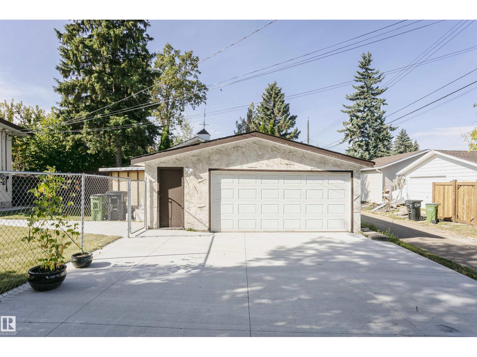 7204 92b Av Nw Property Photo 54