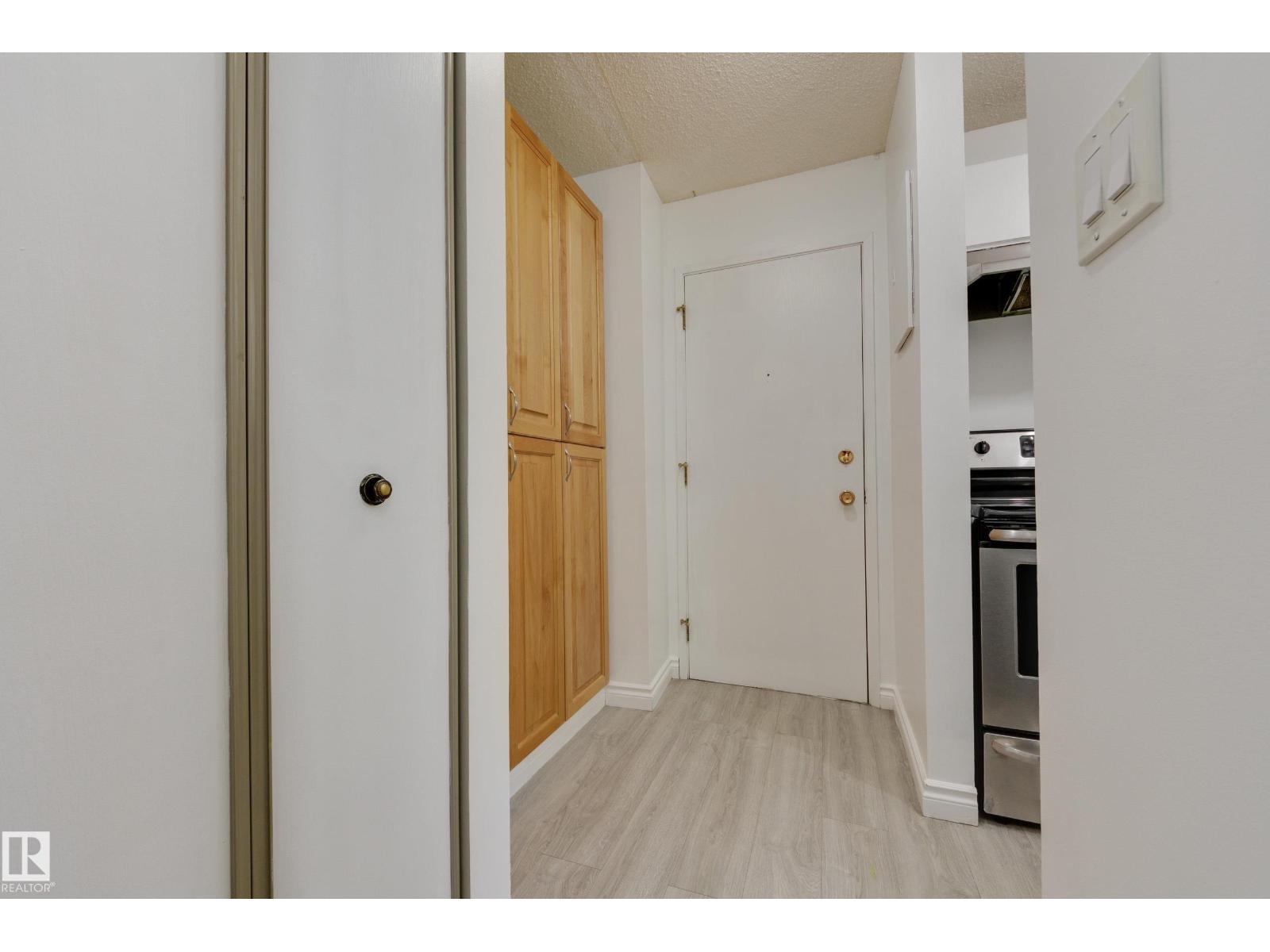 #4 10836 116 St Nw Property Photo 4