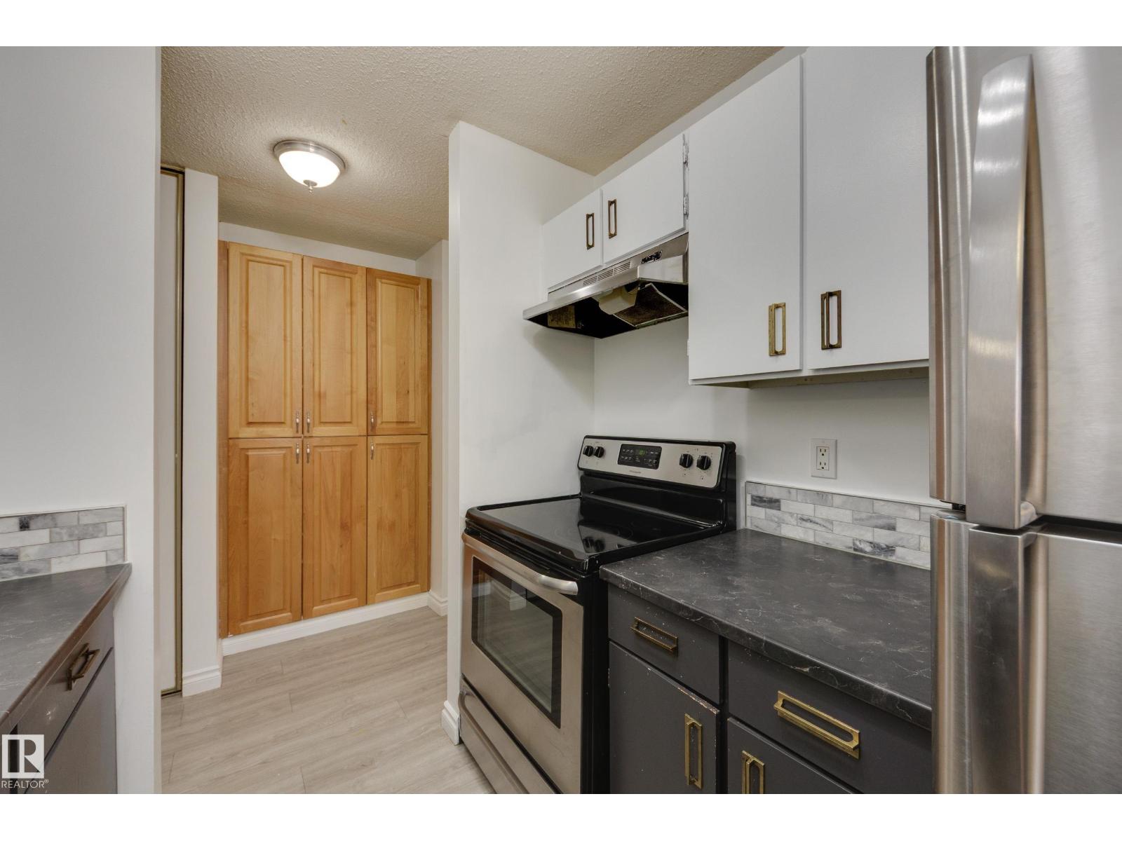 #4 10836 116 St Nw Property Photo 13