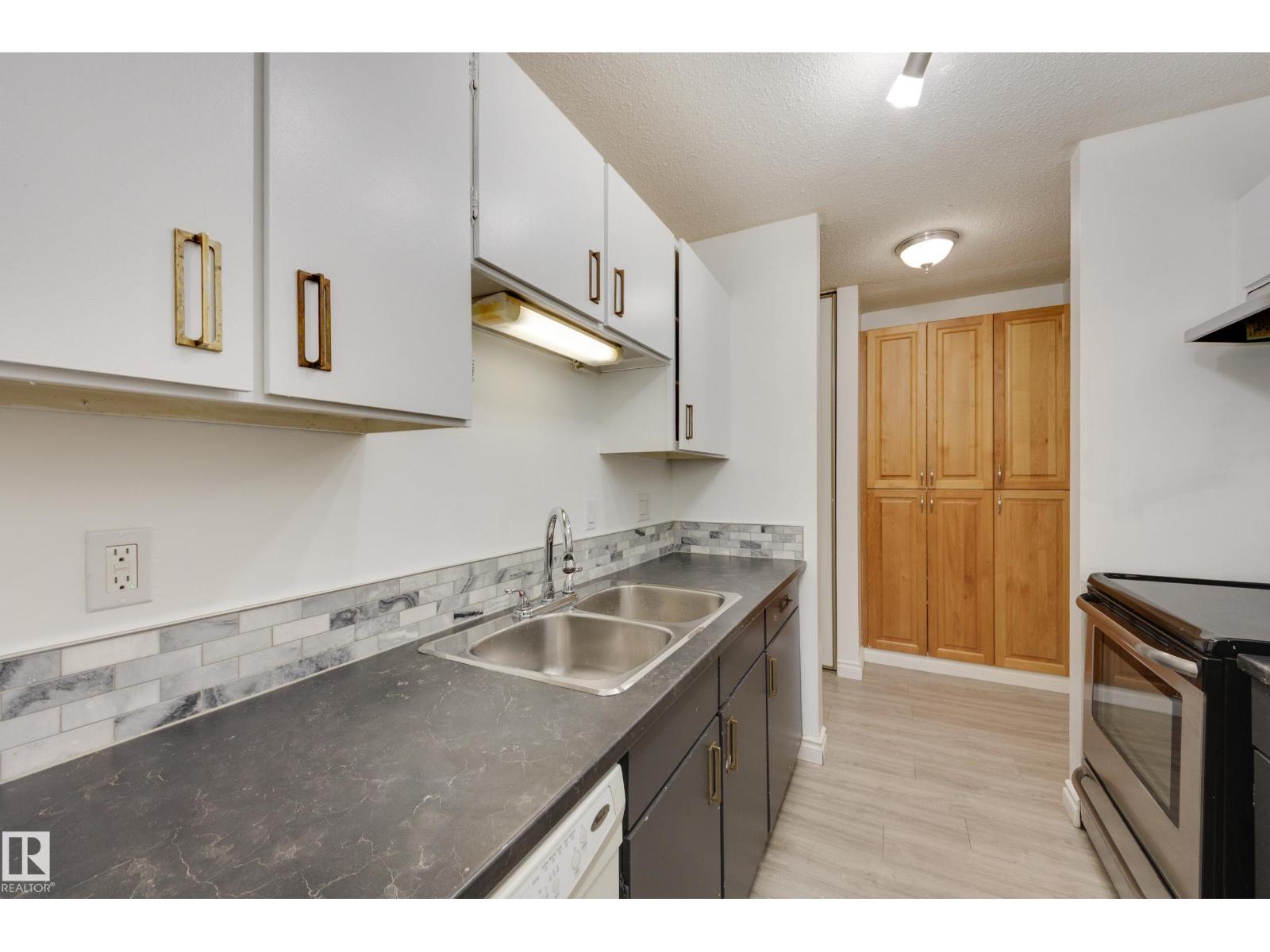 #4 10836 116 St Nw Property Photo 14