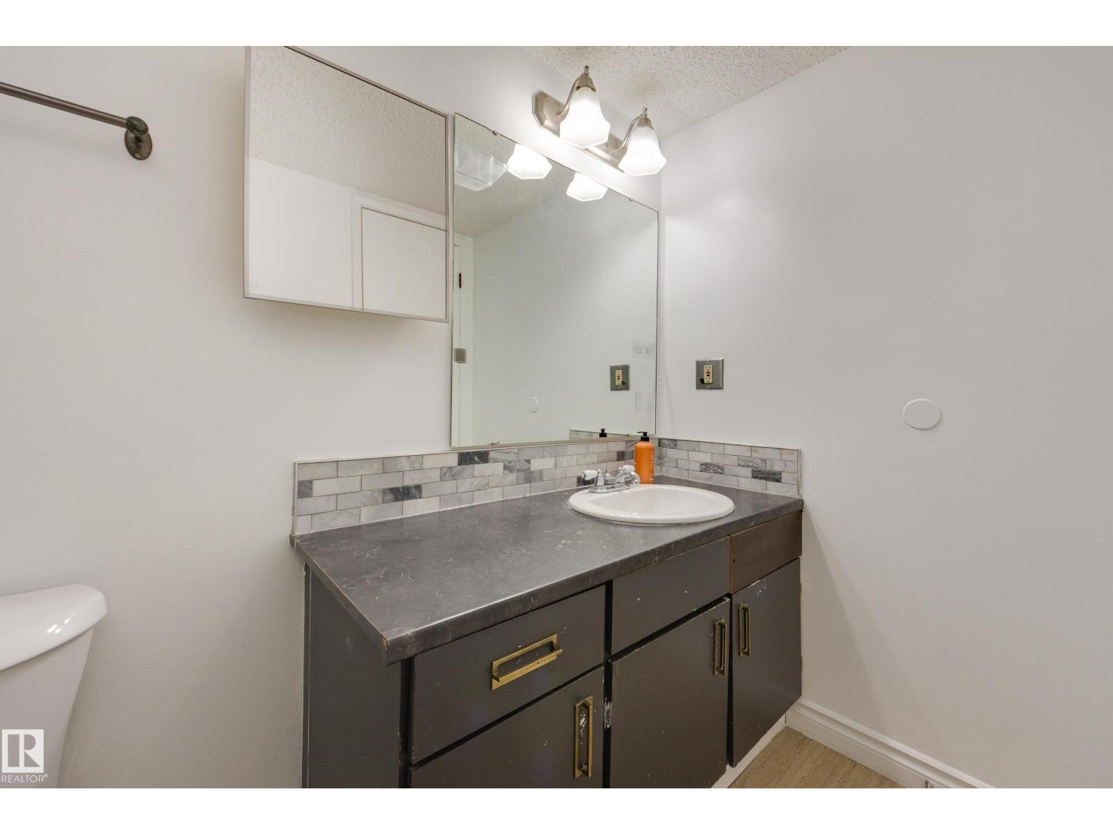 #4 10836 116 St Nw Property Photo 21