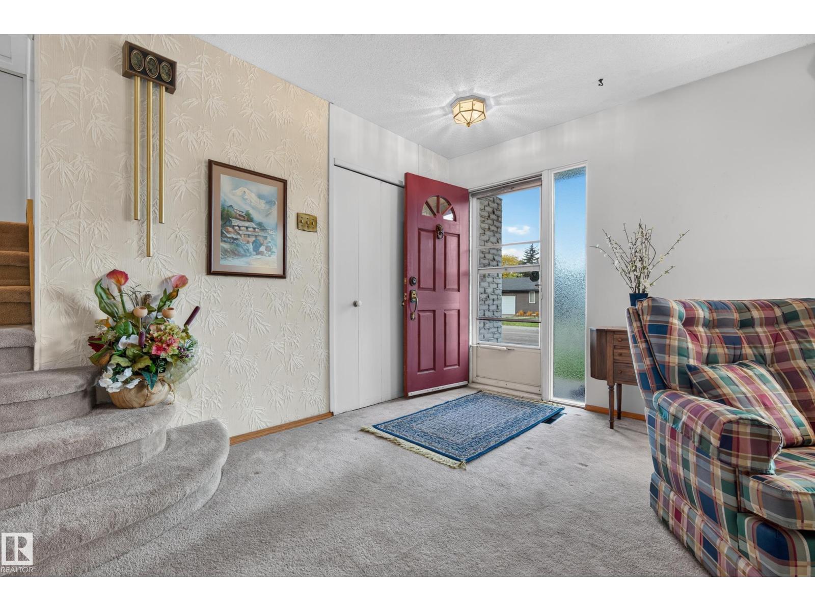 9011 157 St Nw Property Photo 18