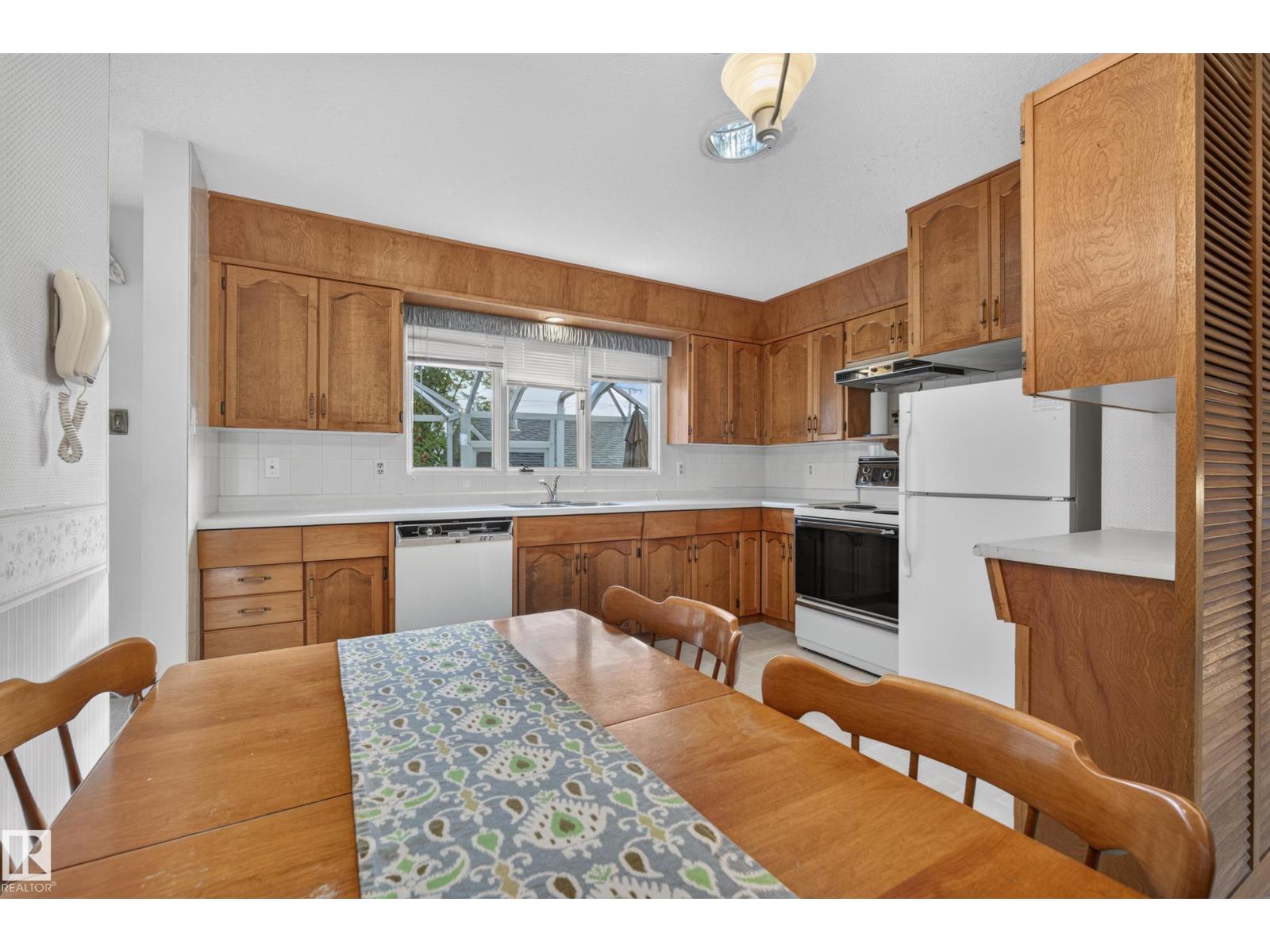 9011 157 St Nw Property Photo 25