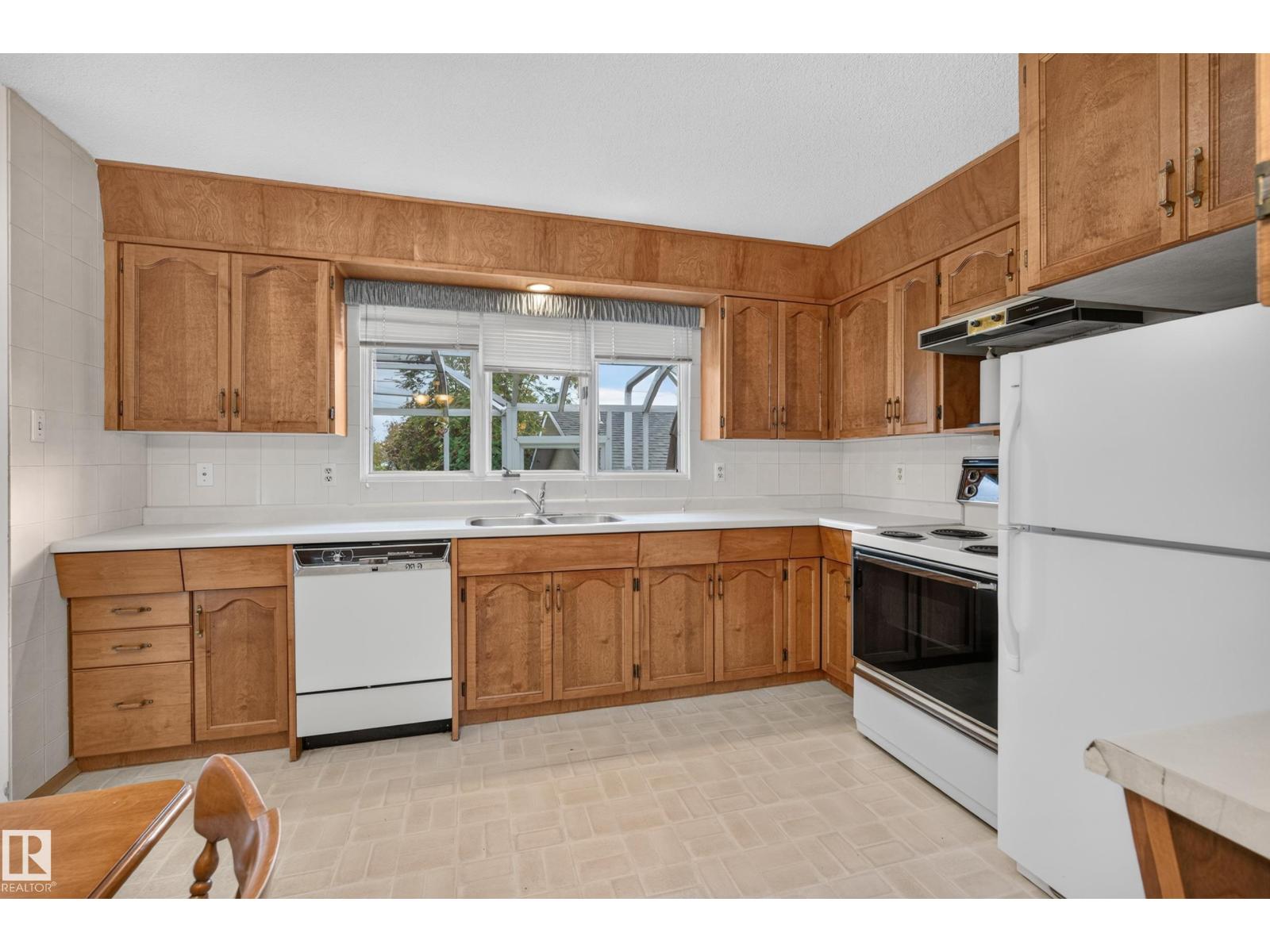 9011 157 St Nw Property Photo 26