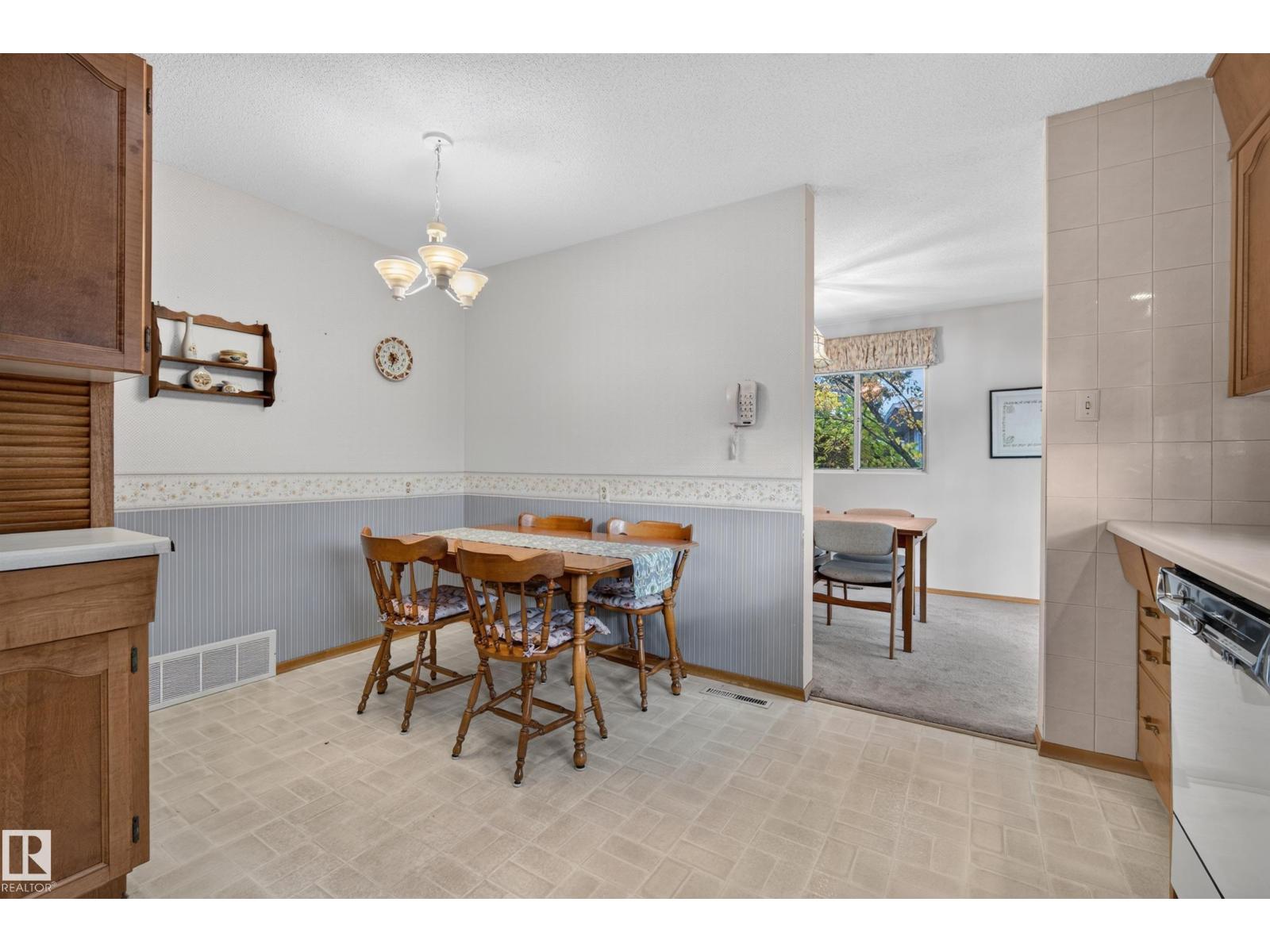 9011 157 St Nw Property Photo 27