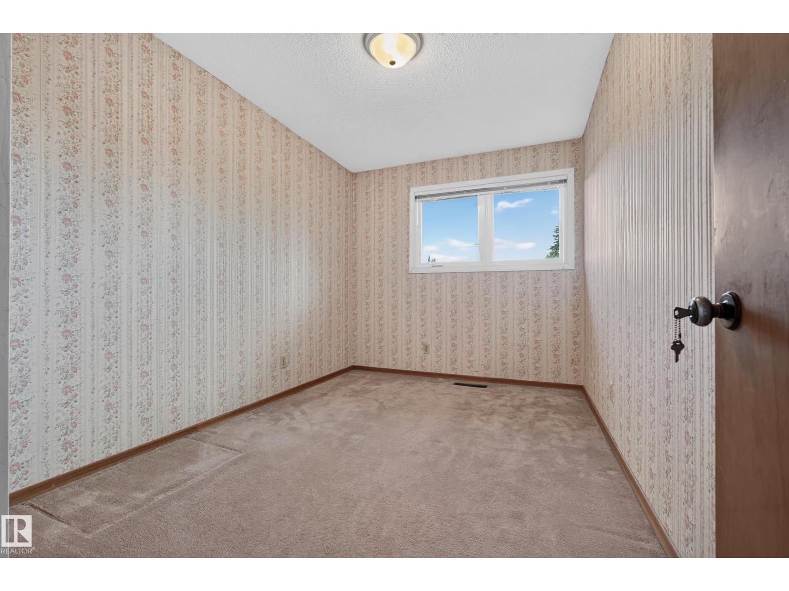 9011 157 St Nw Property Photo 36