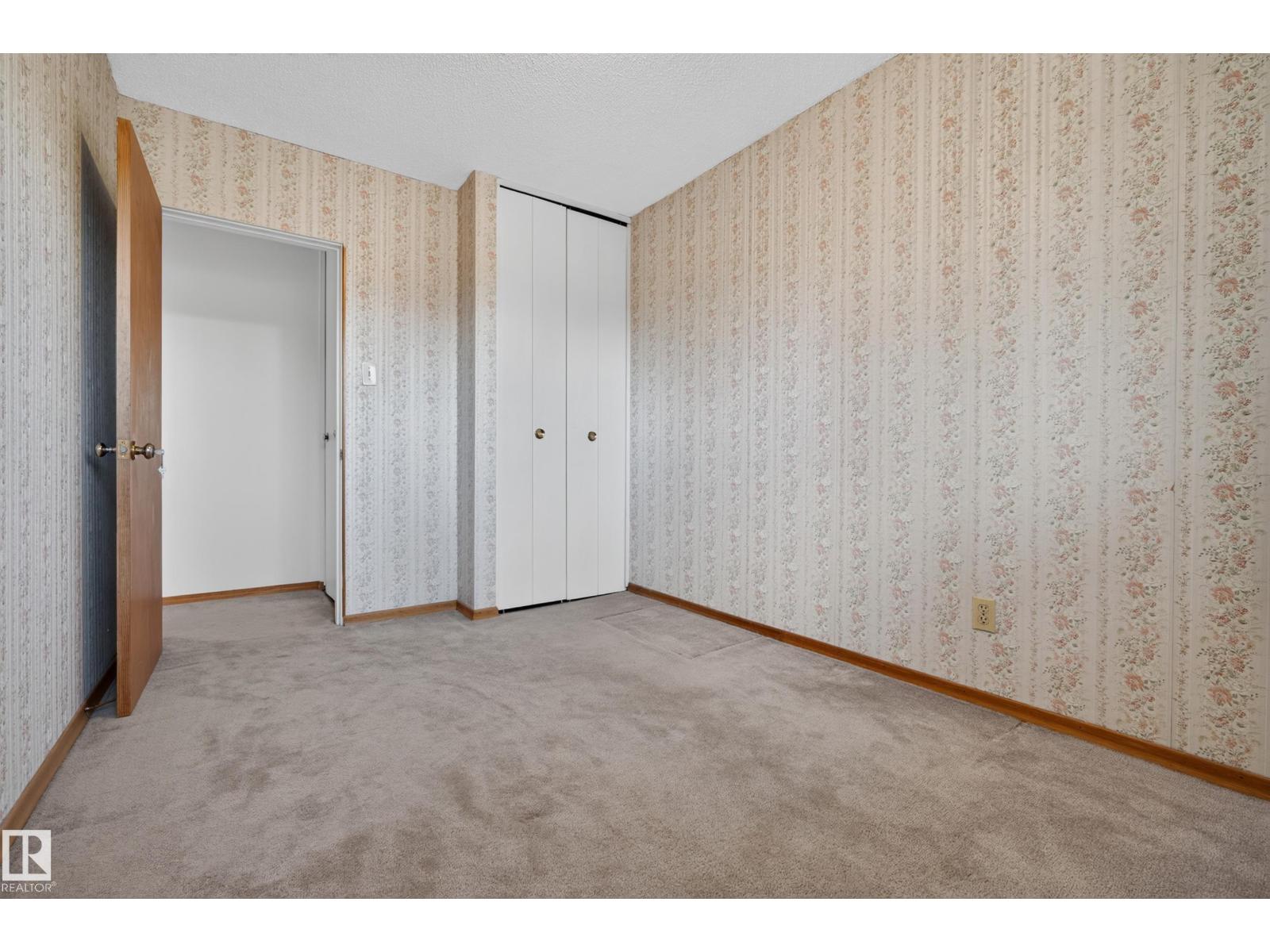 9011 157 St Nw Property Photo 37