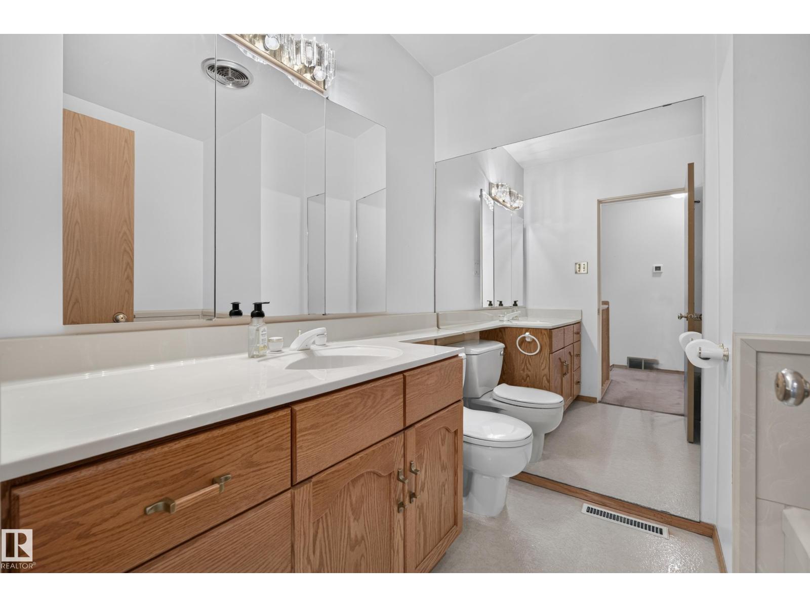 9011 157 St Nw Property Photo 38