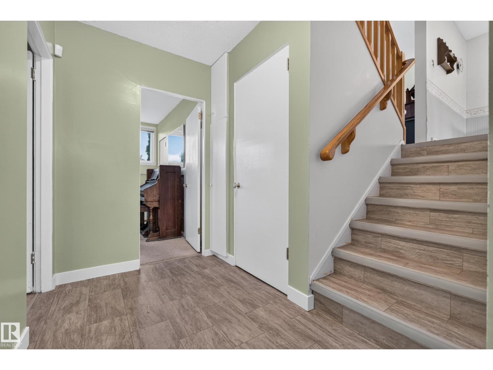 9011 157 St Nw Property Photo 41