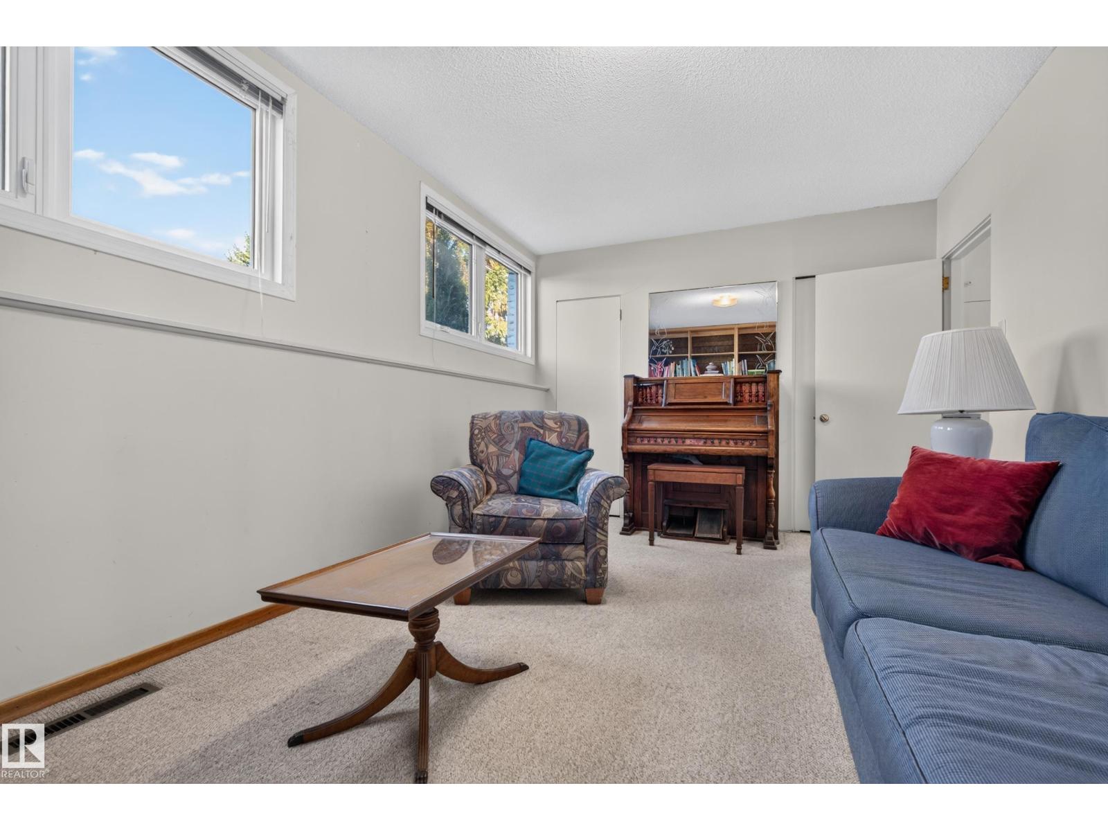 9011 157 St Nw Property Photo 43