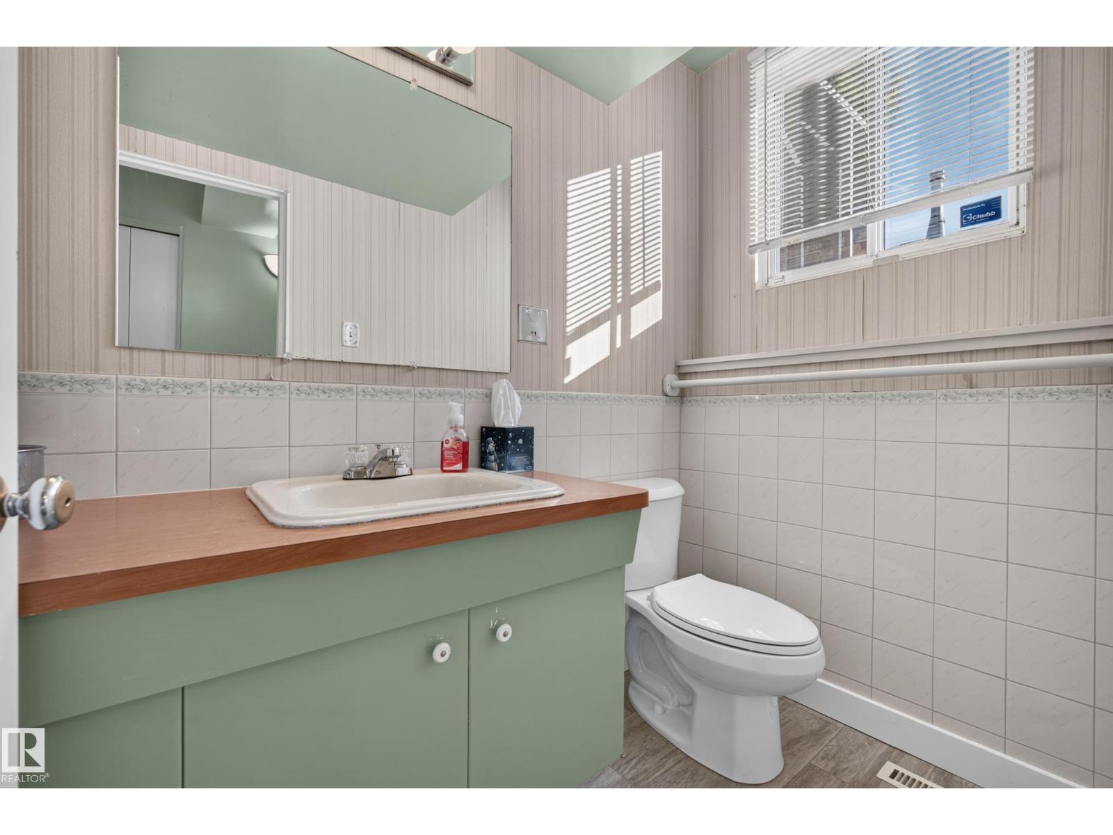 9011 157 St Nw Property Photo 46