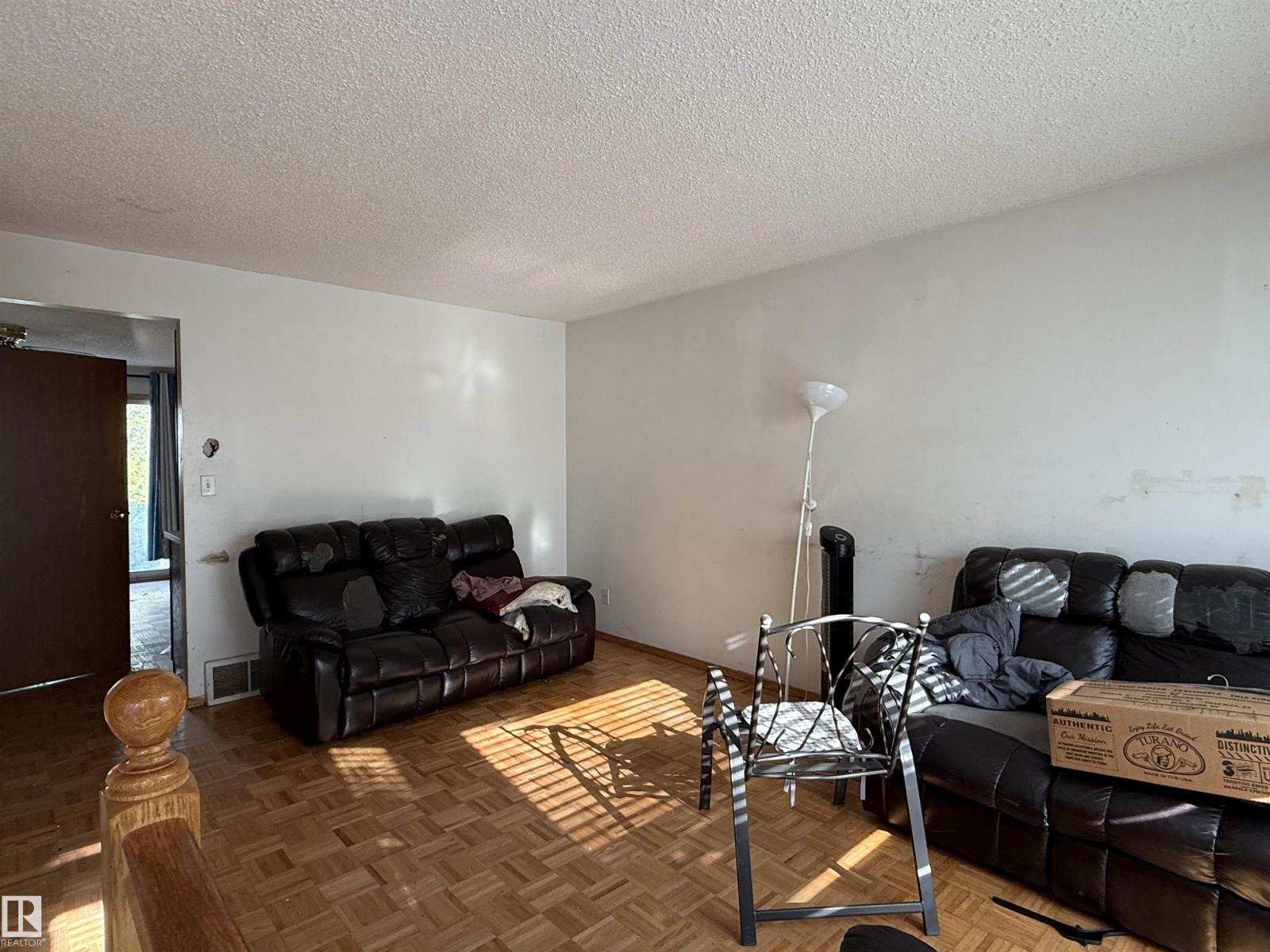 7520 152b Av Nw Property Photo 2