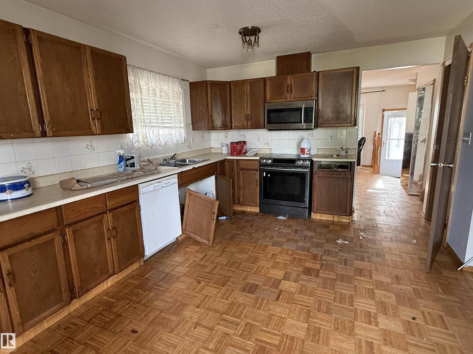 7520 152b Av Nw Property Photo 4
