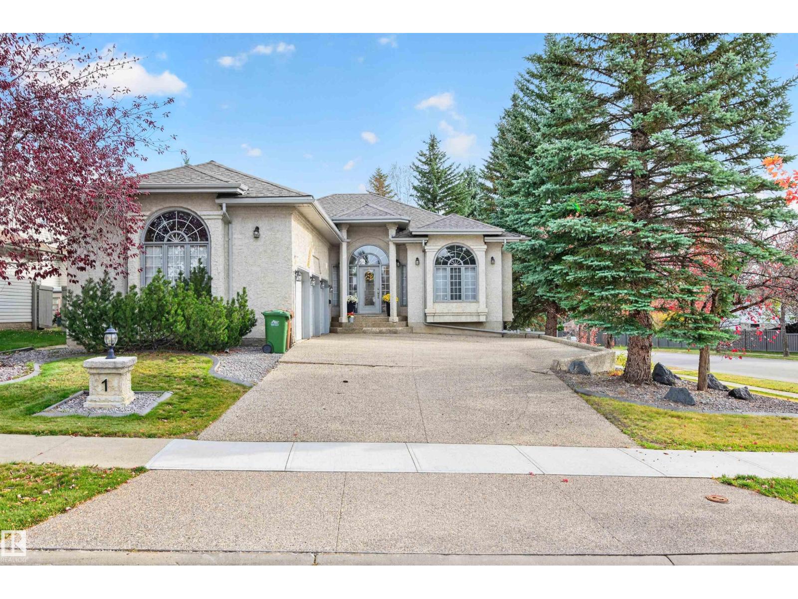 1 Onesti PL Property Photo 1