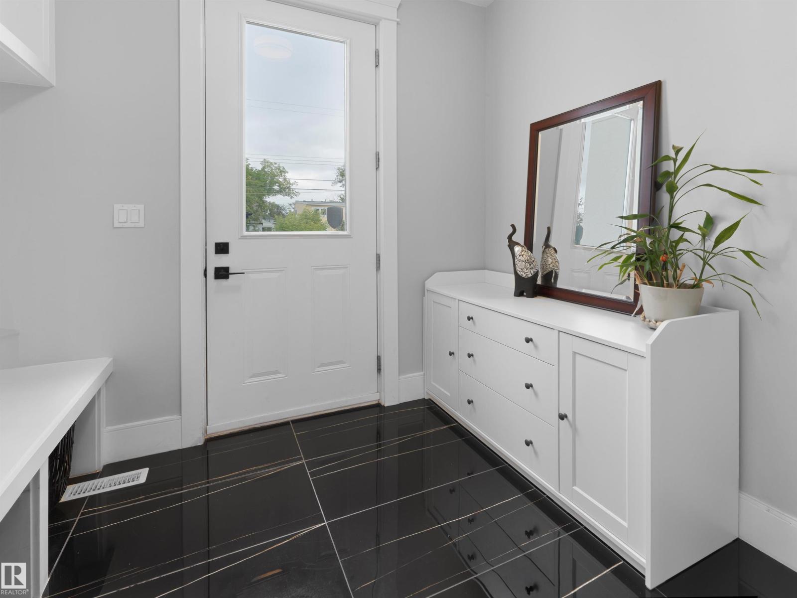 10926 72 Av Nw Property Photo 11