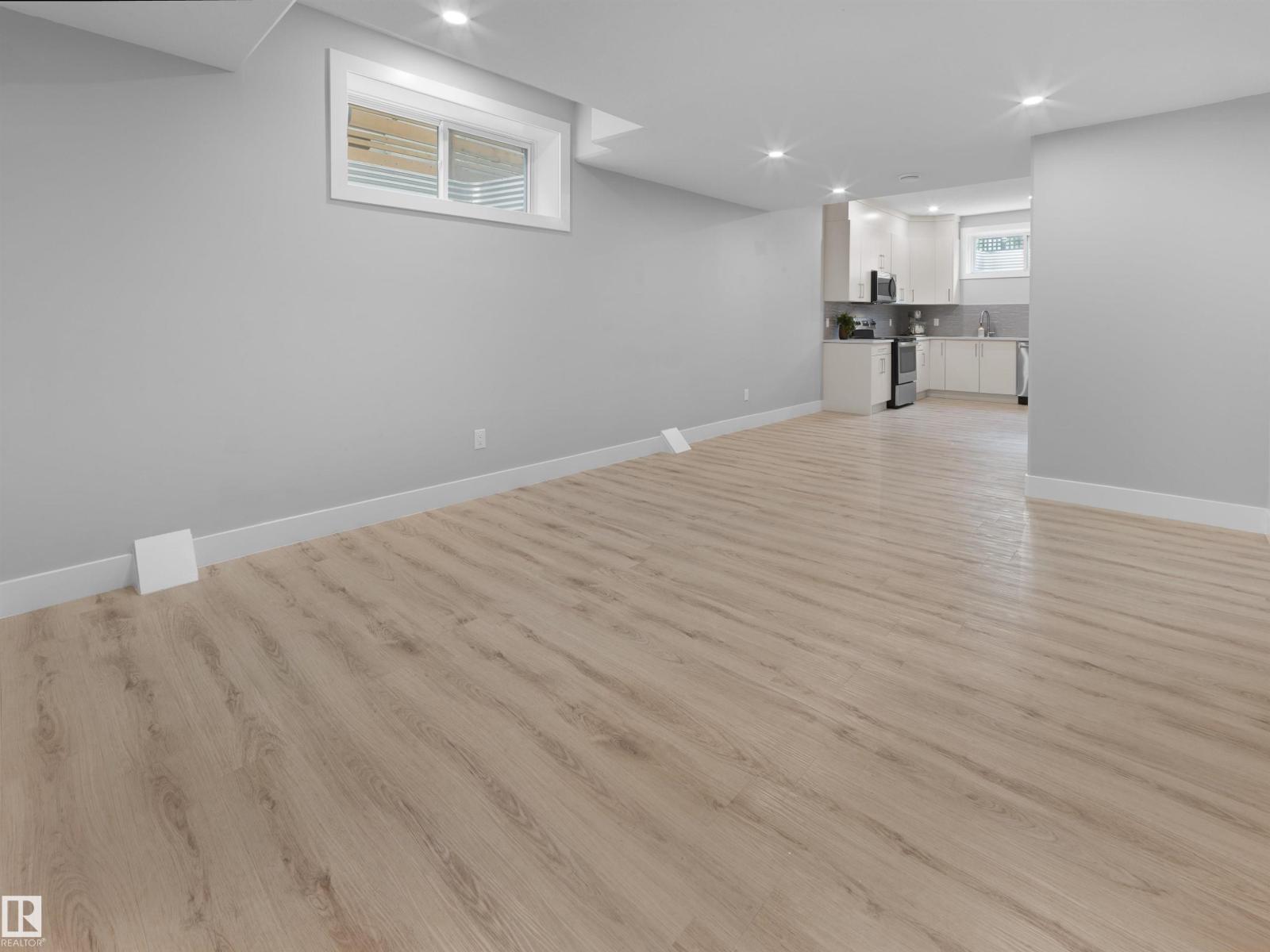 10926 72 Av Nw Property Photo 30