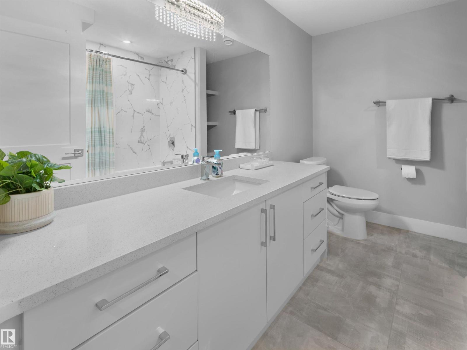 10926 72 Av Nw Property Photo 38